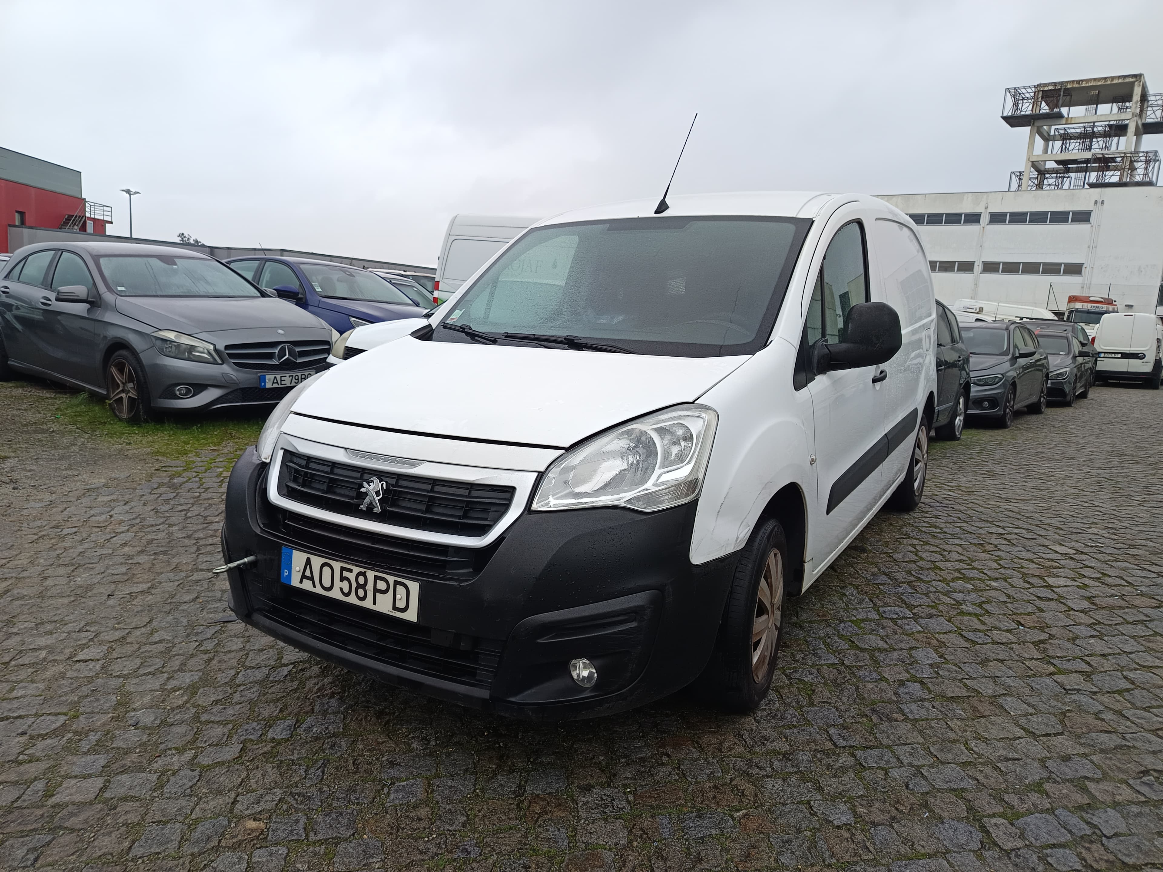 Peugeot Partner · Ano 2016
