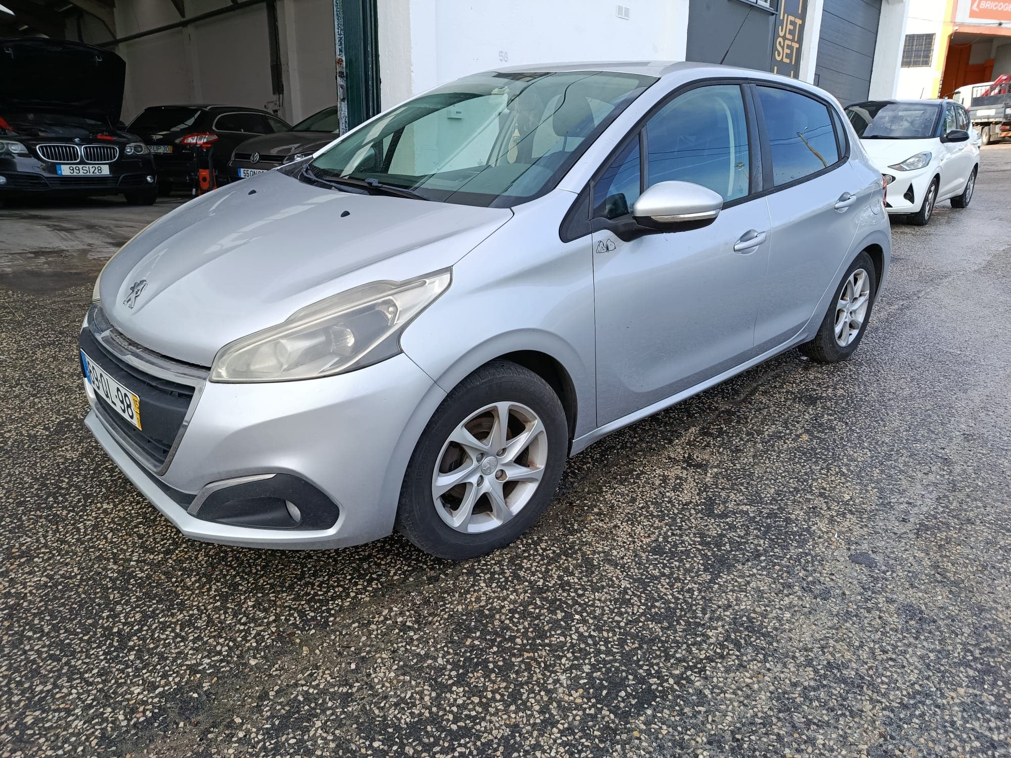 Peugeot 208 · Ano 2015