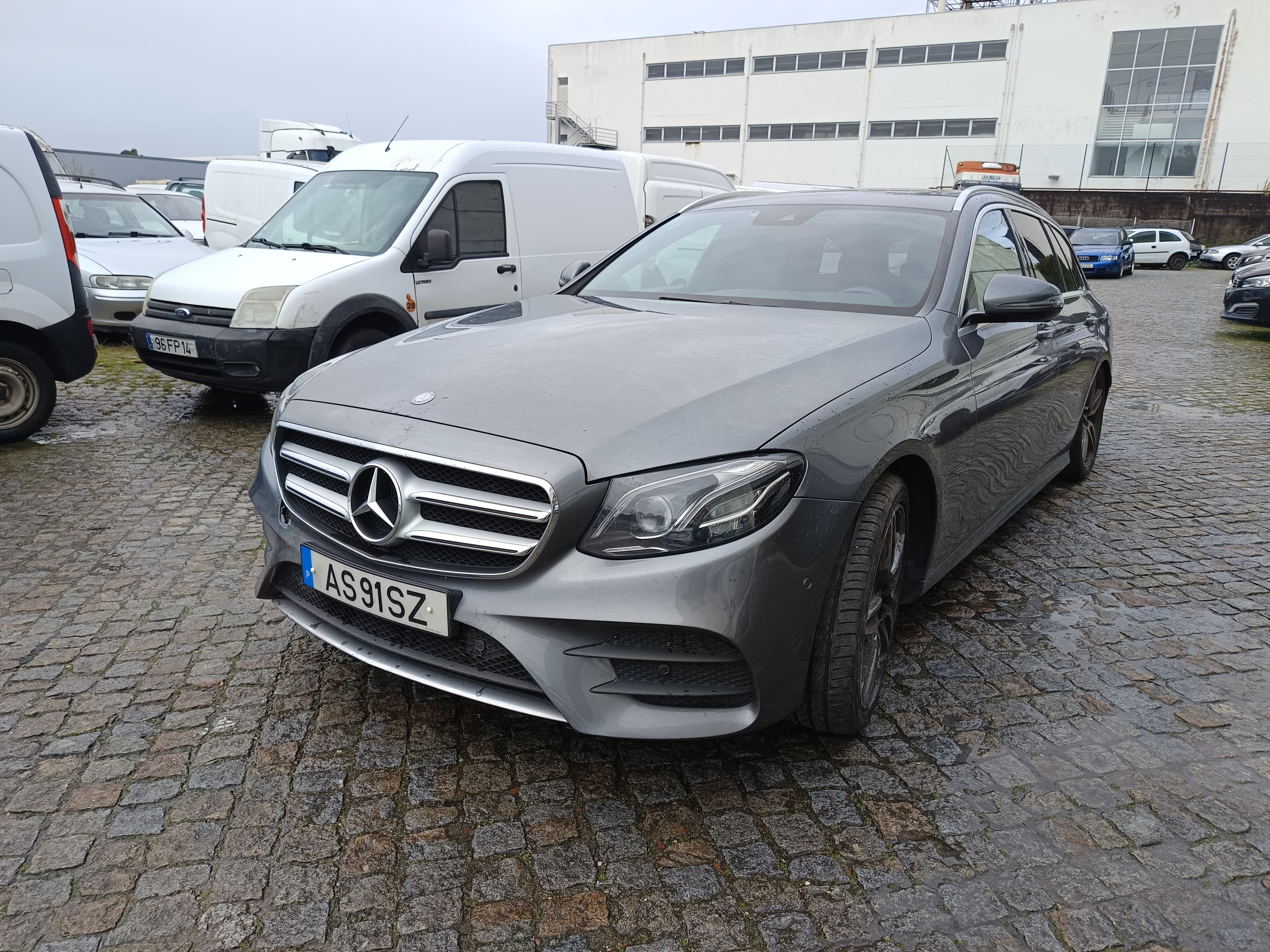 Mercedes-Benz E 220D · Ano 2016