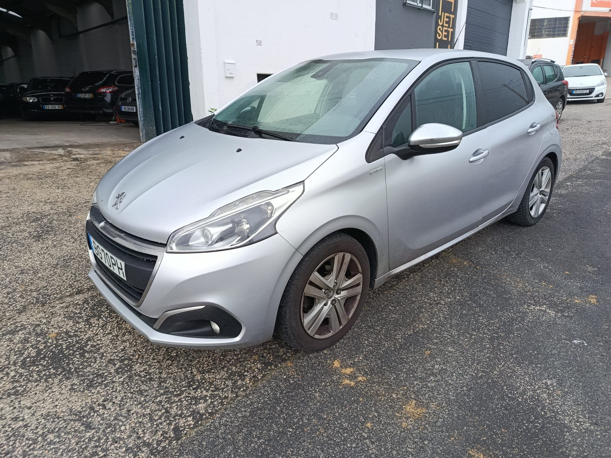 Peugeot 208 · Ano 2017