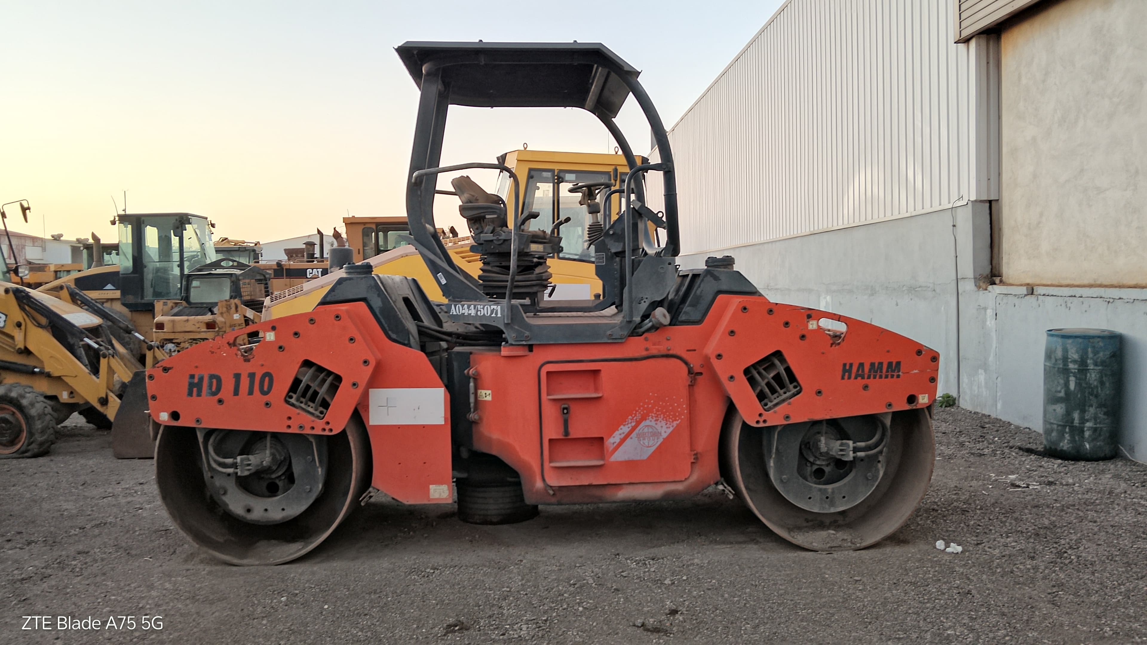 Cil. Auto-Prop. Vibr. Asfalto 10 T  HAMM  HD 110