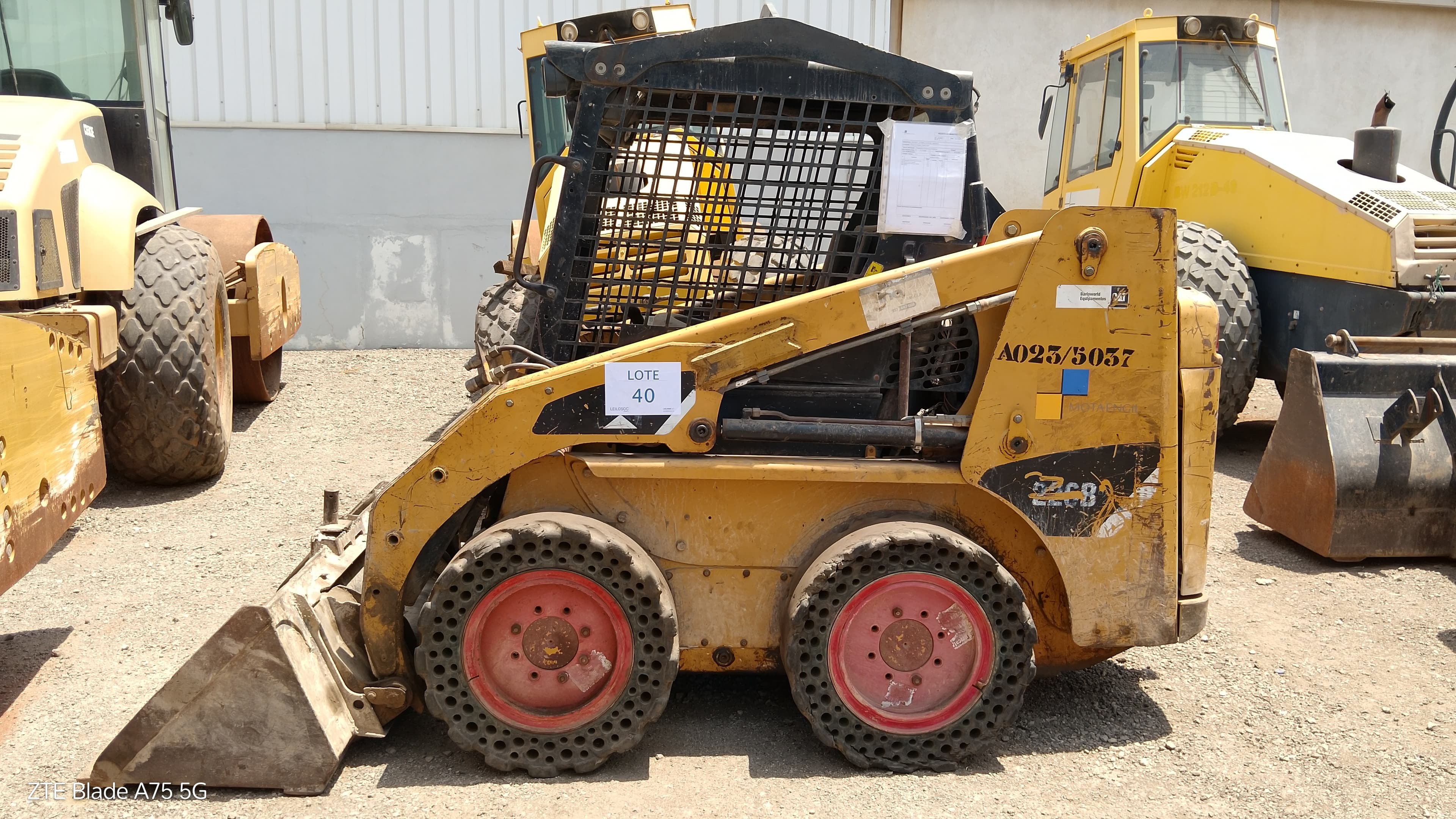 Mini Pá Carregadora CATERPILLAR 226 B2
