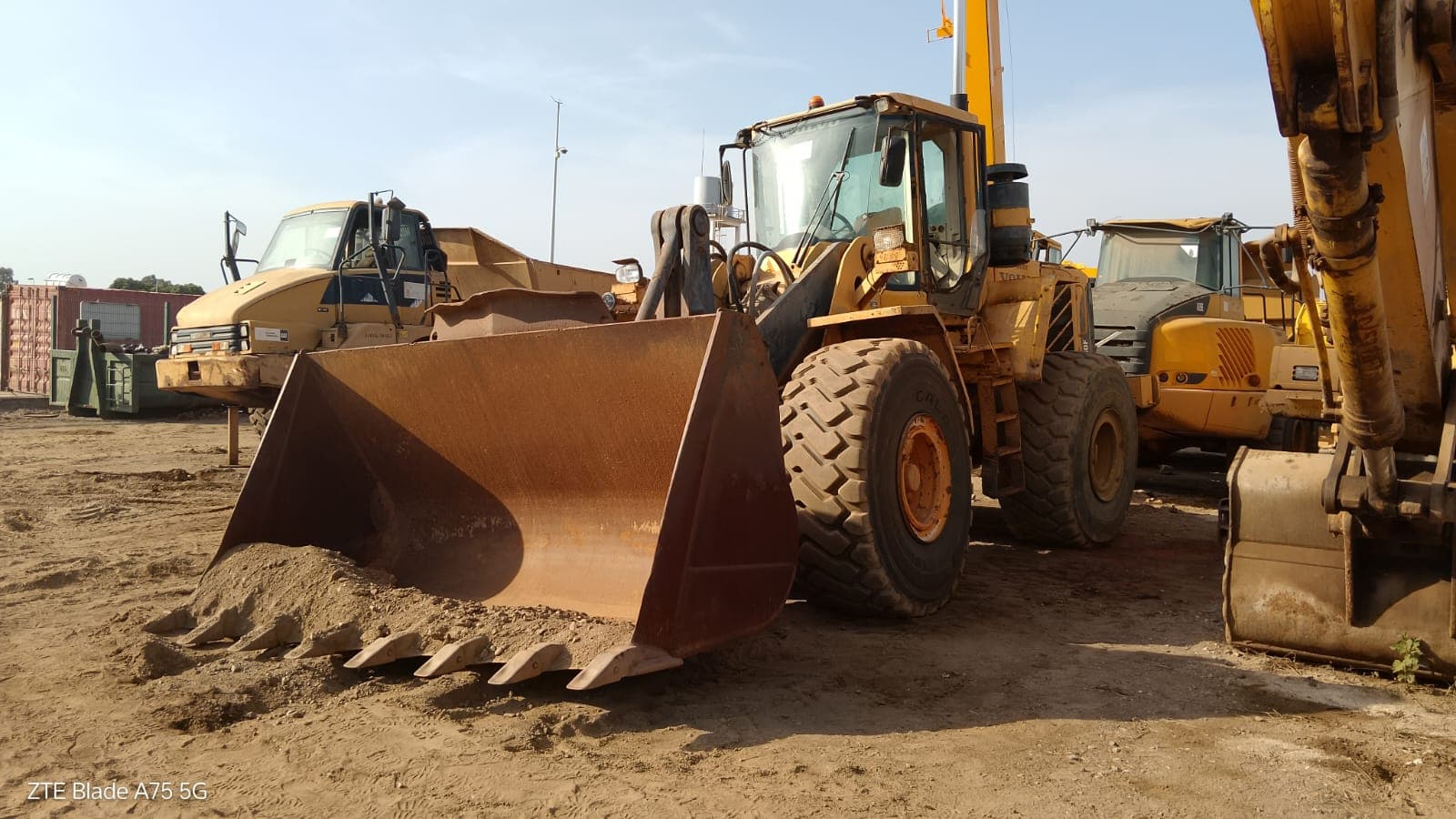 Pá Carregadora de Pneus 25 T  VOLVO L150 F