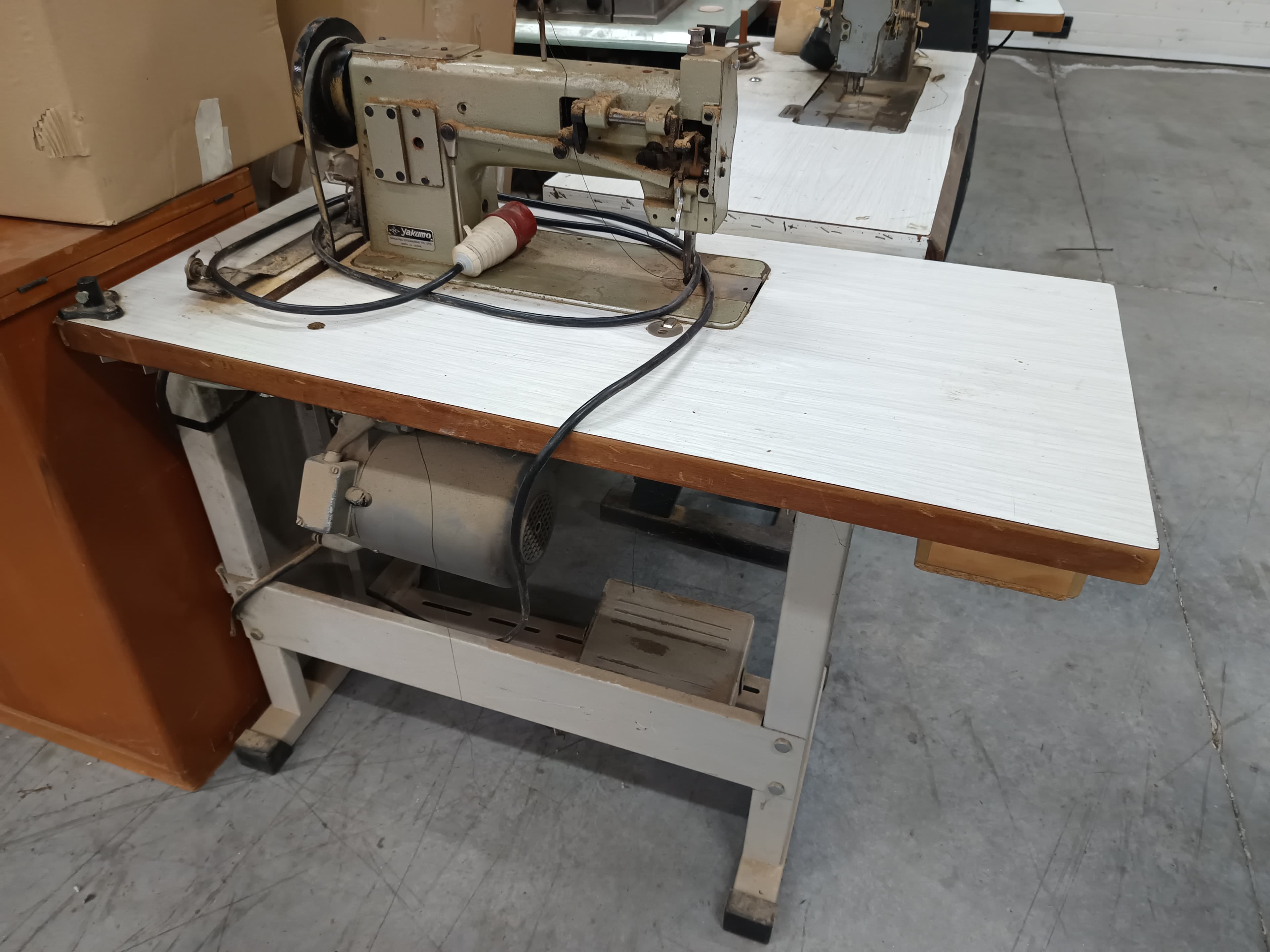 Máquina de Costura Yakumo
