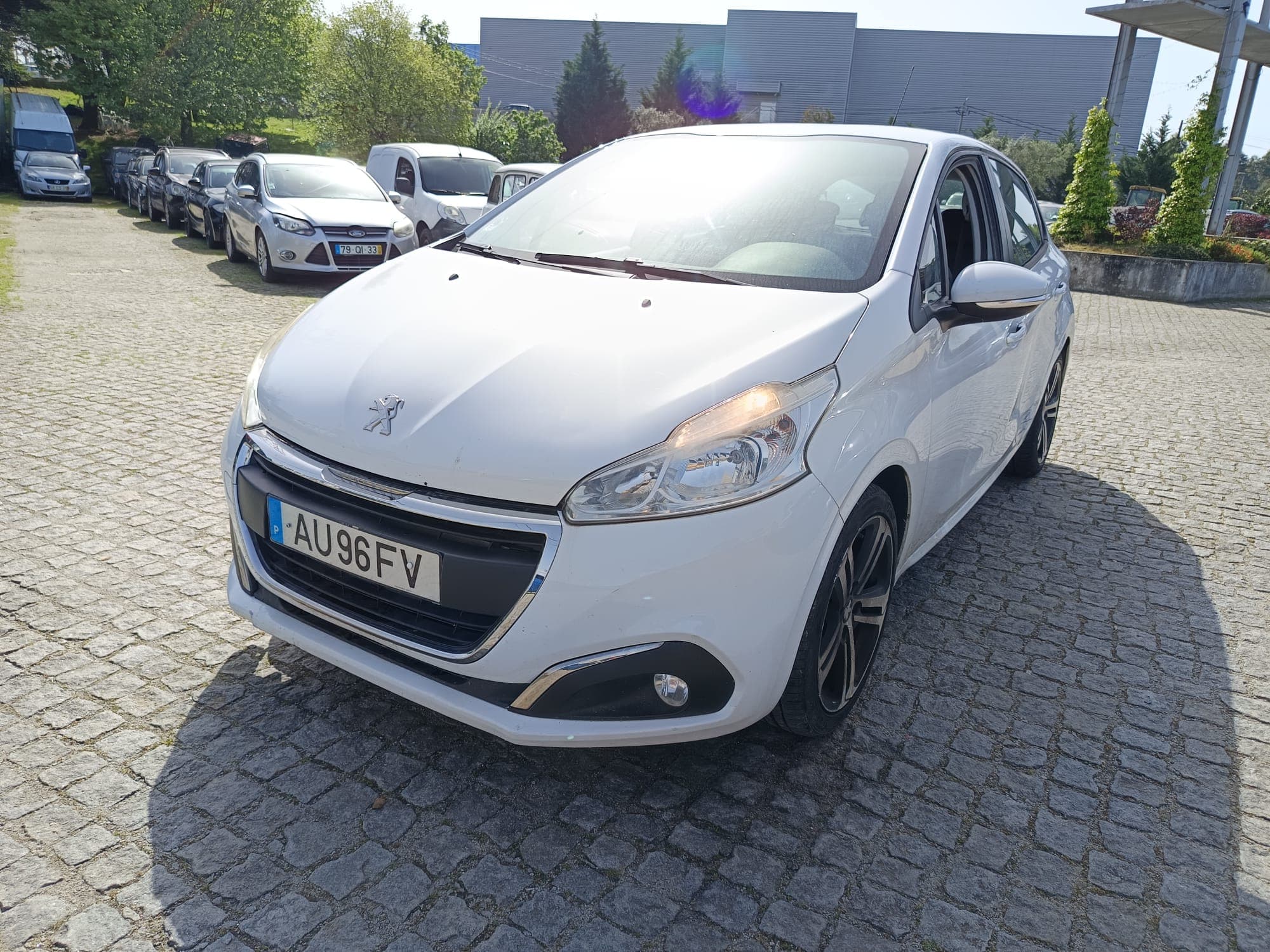 Peugeot 208 · Ano 2016