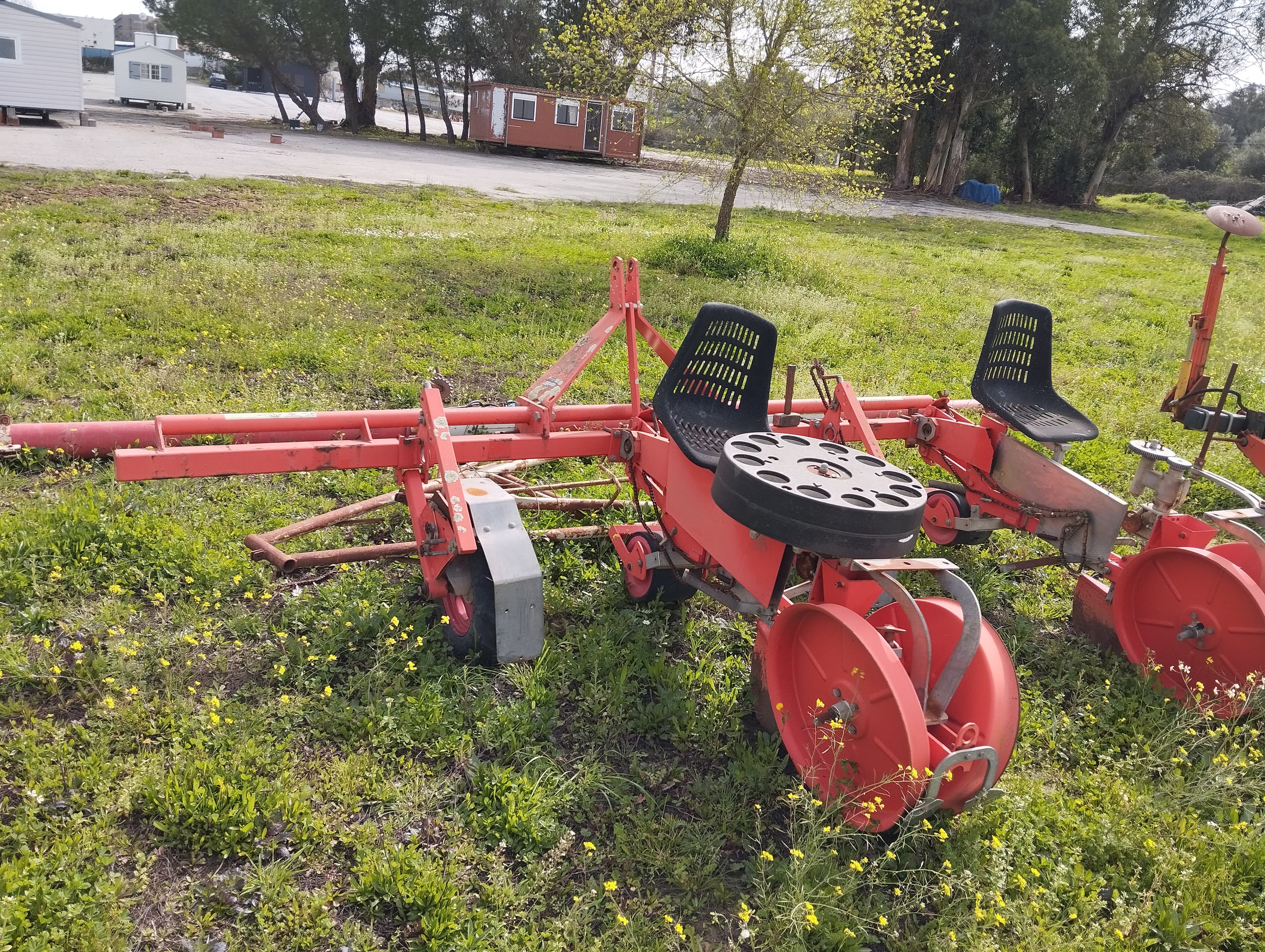 Plantador de hortícolas de 2 linhas