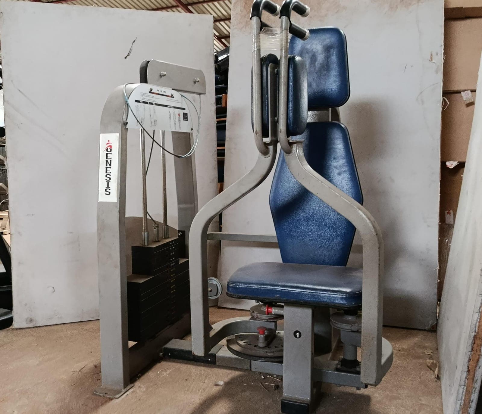 Equipamento de Musculação (Genesis) para peito