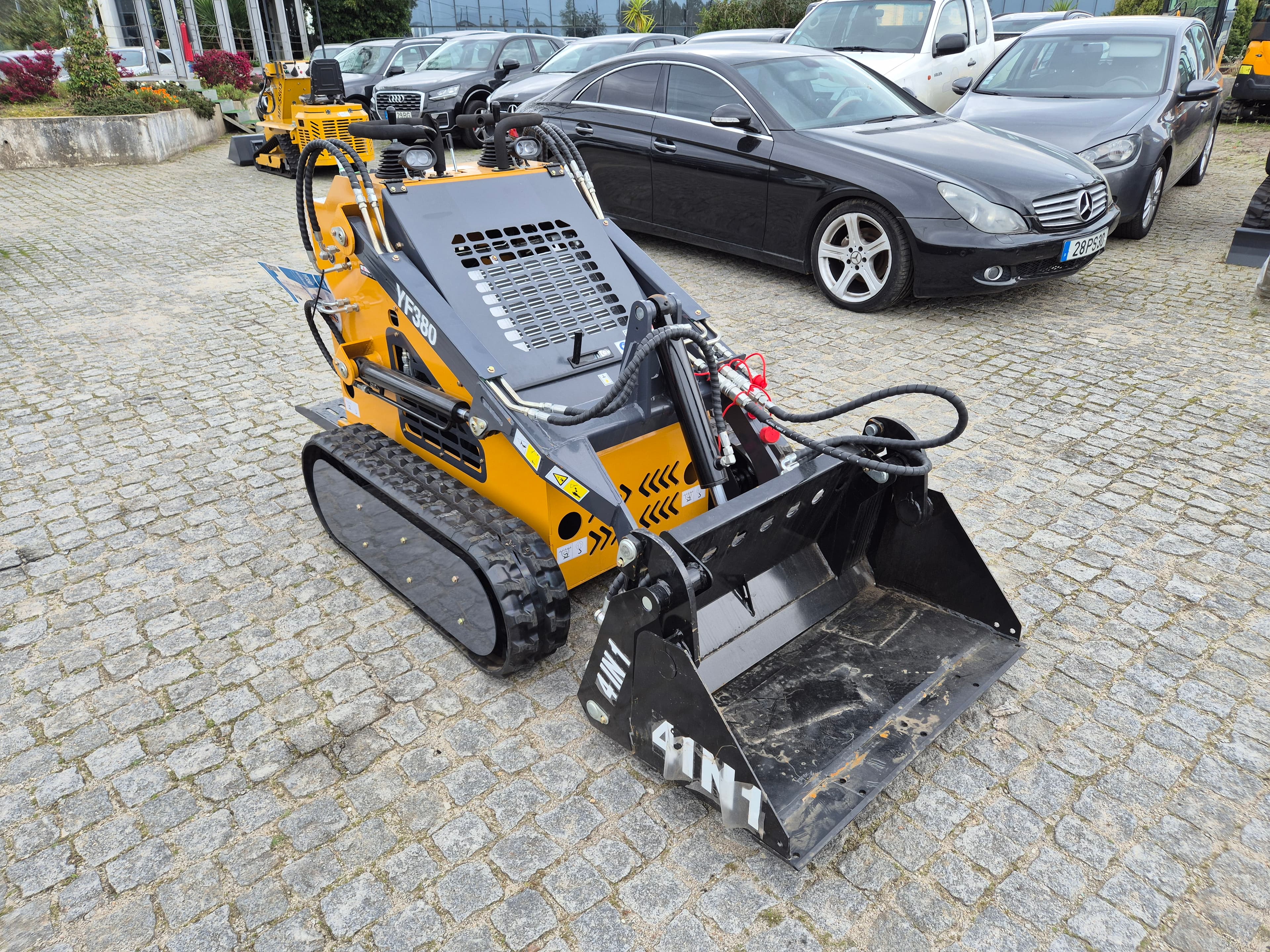 Mini Giratória Infront YF380 · Ano 2025