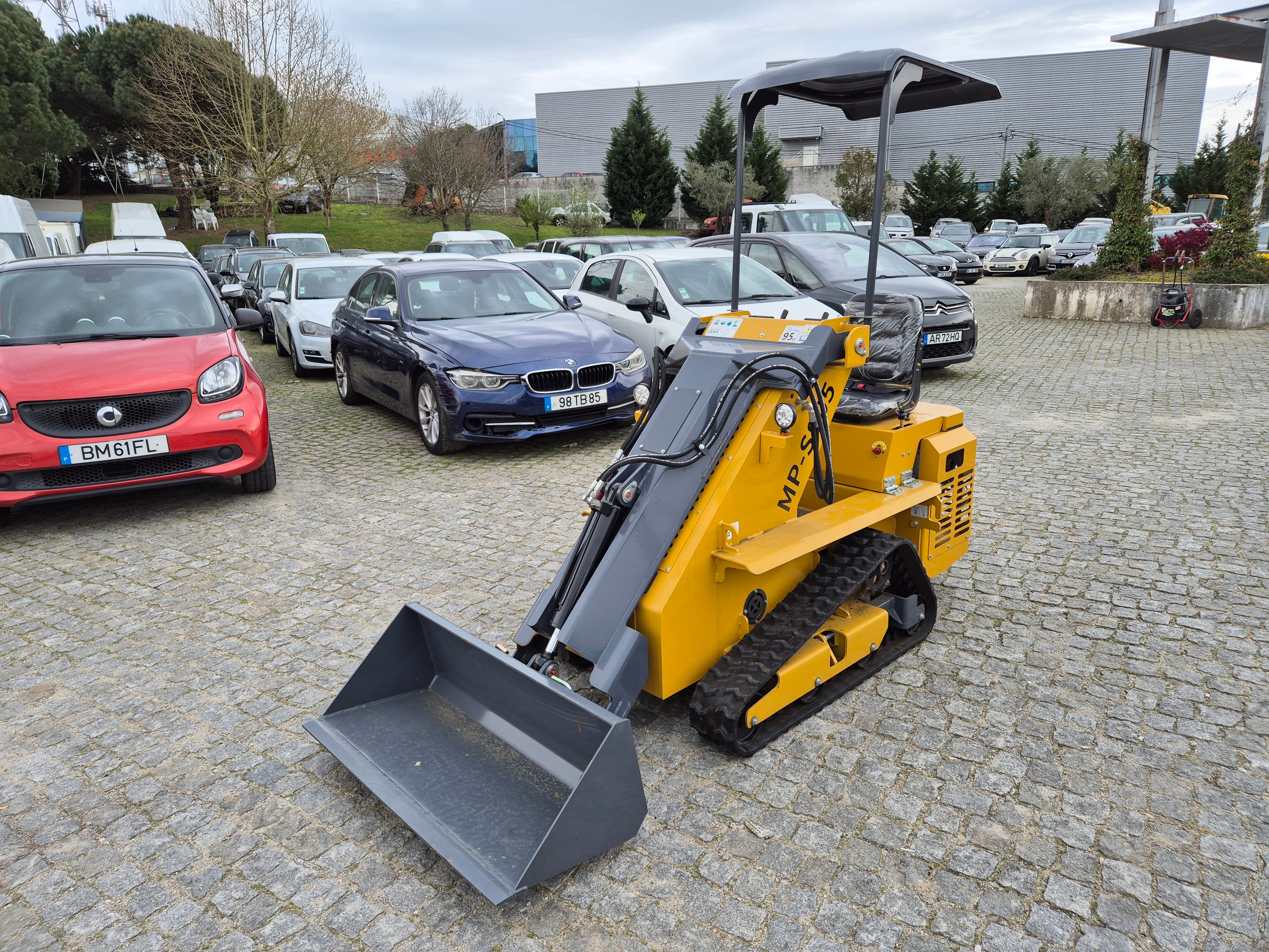 Mini Giratória Machpro MP-S805 · Ano 2025