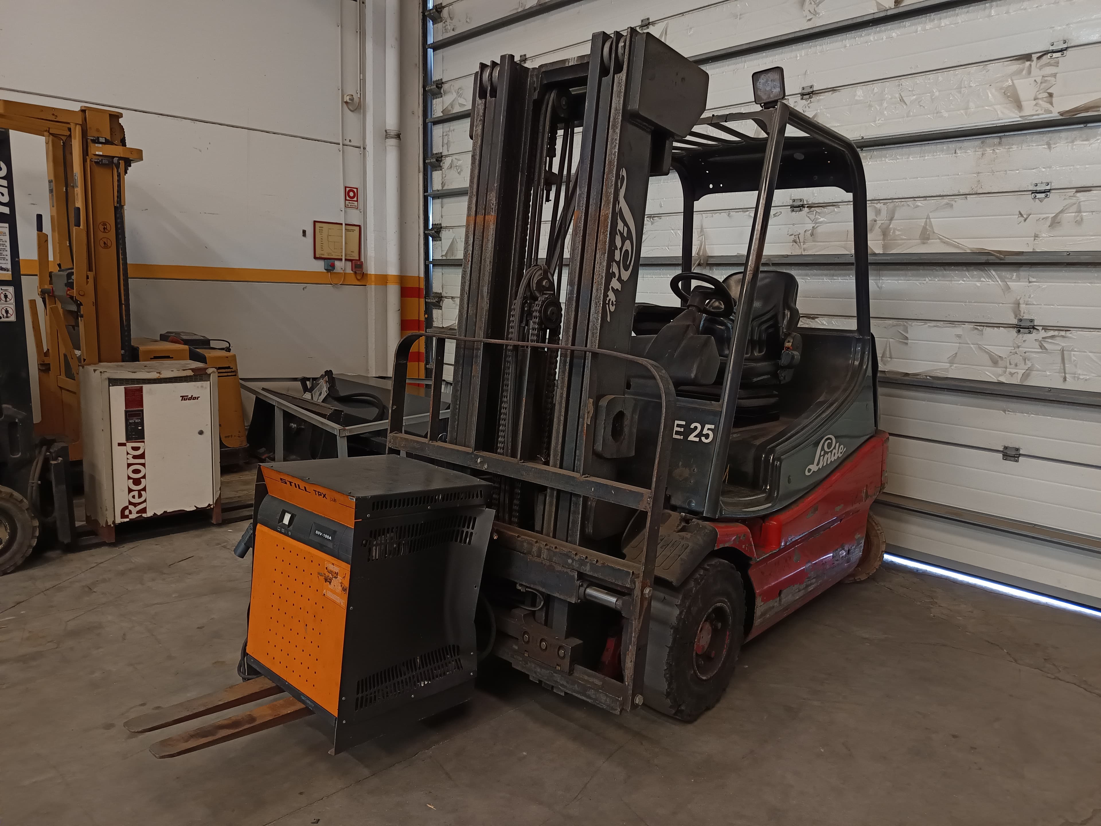 Empilhador Linde E25 · Ano 2006