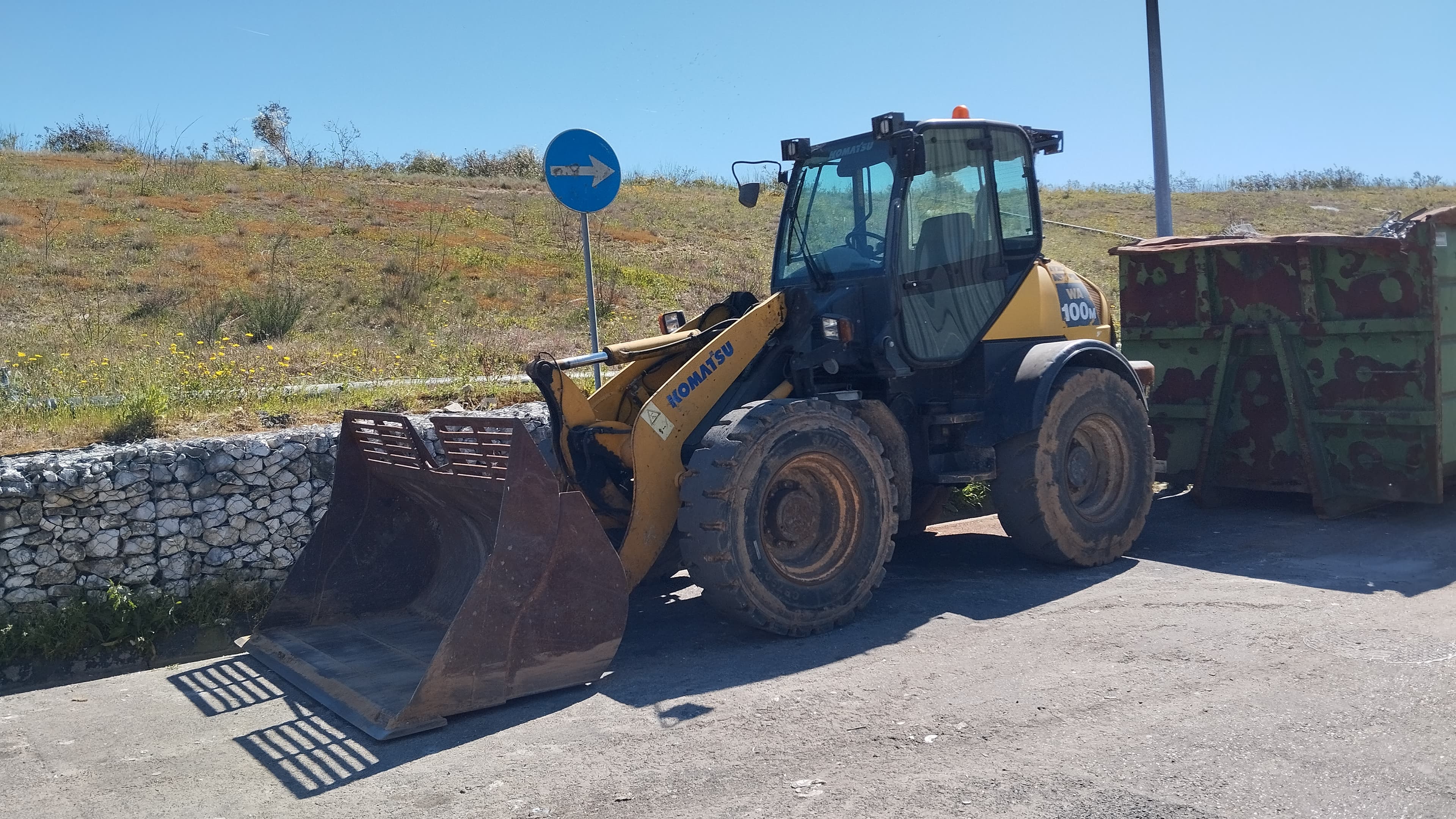 Pá carregadora Escavadora "KOMATSU WA 100-M 5 WS"