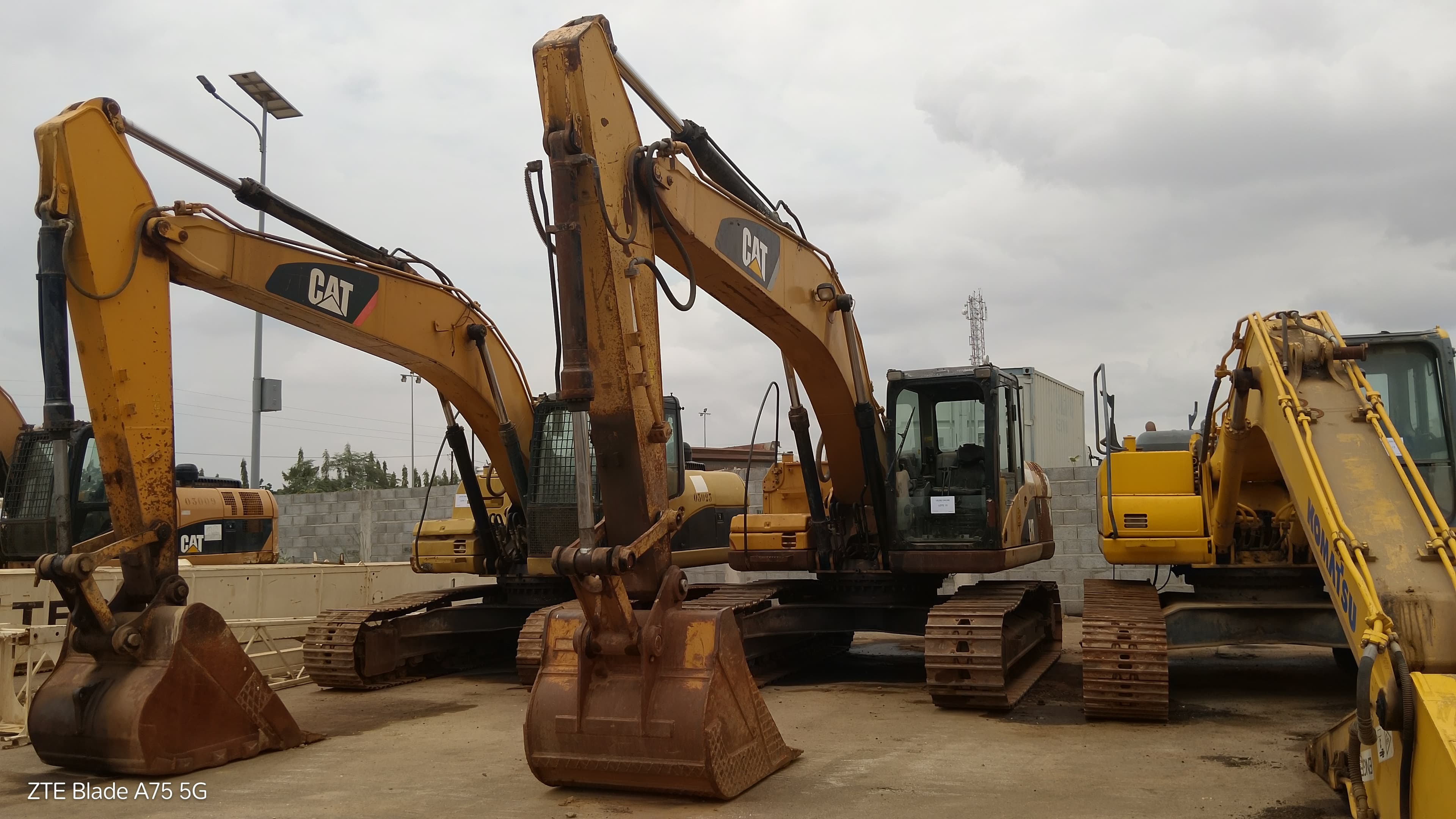 Escavadora de Rastos 20 T CATERPILLAR 320 D