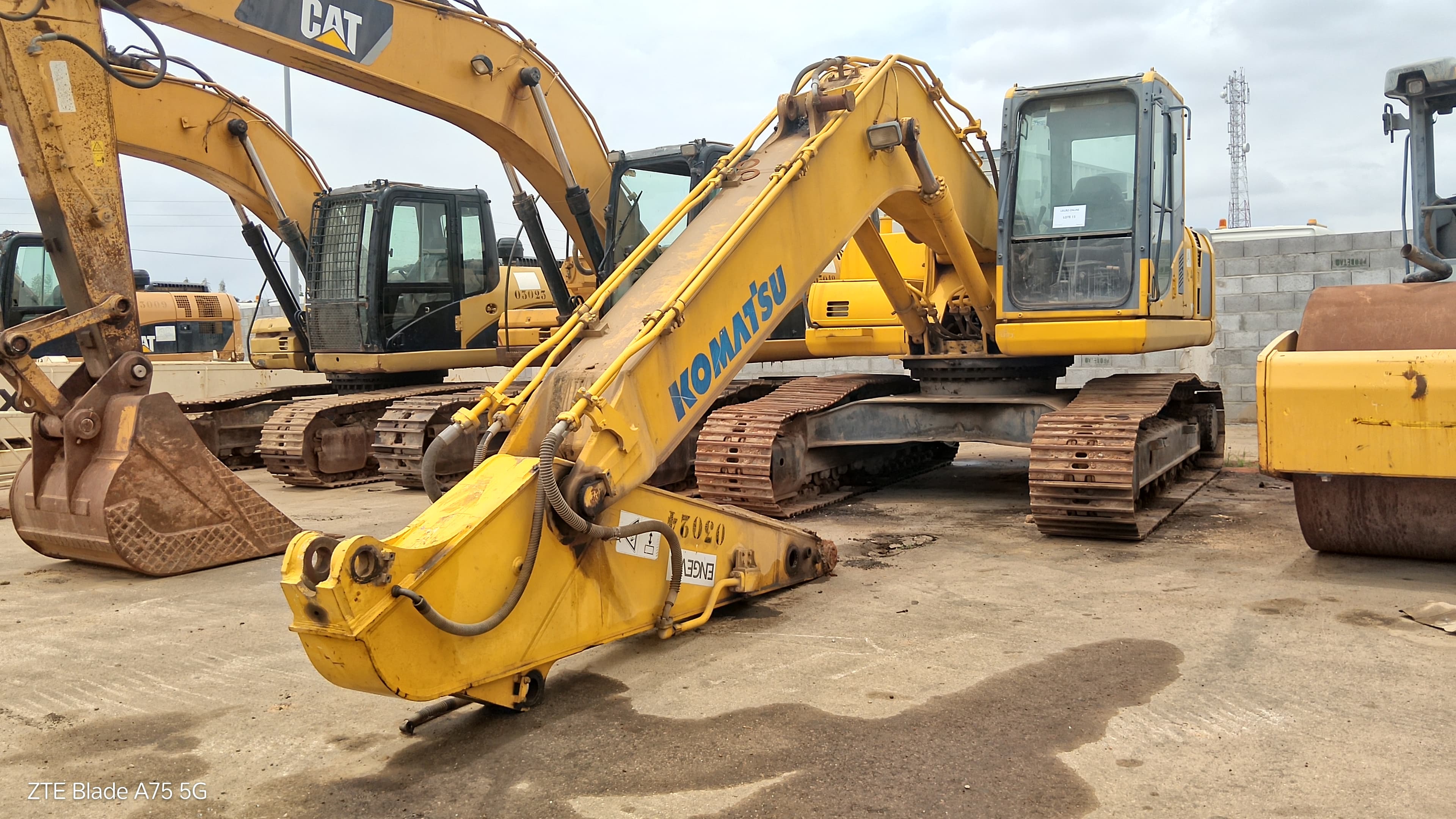 Escavadora de Rastos 20 T KOMATSU PC 220-8 HCU