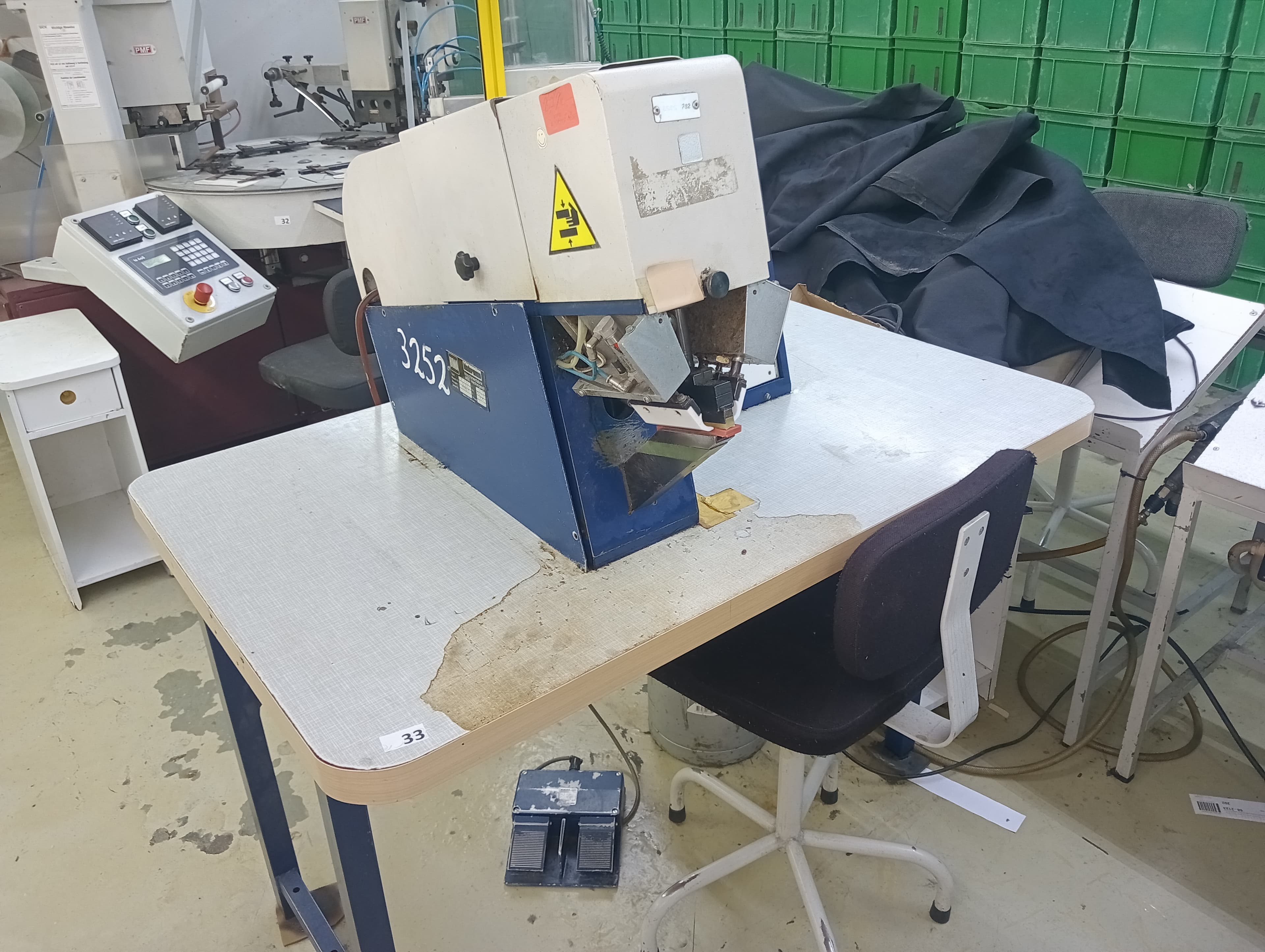 Máquina de colar forros