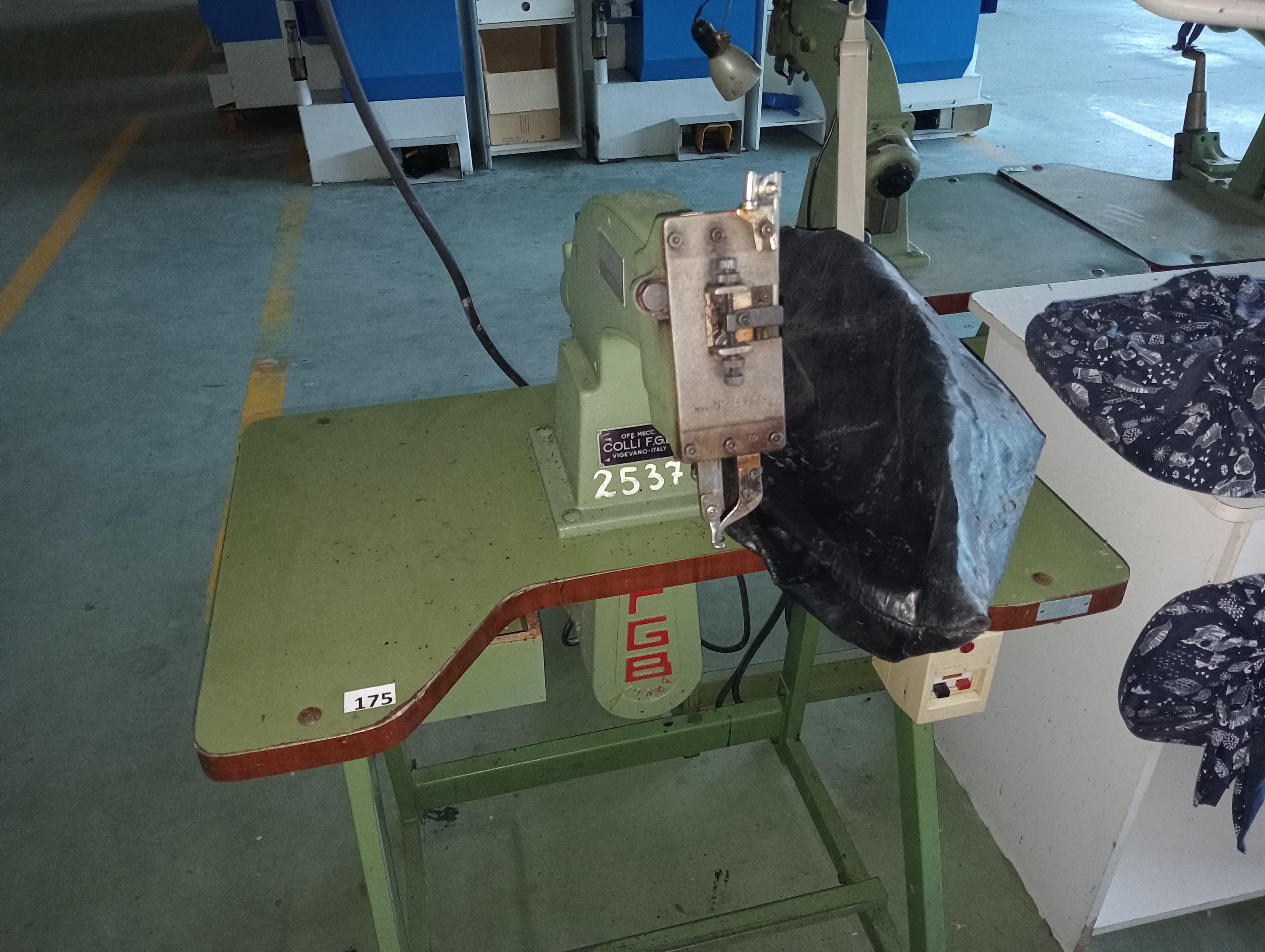 Máquina de Aparar Forros