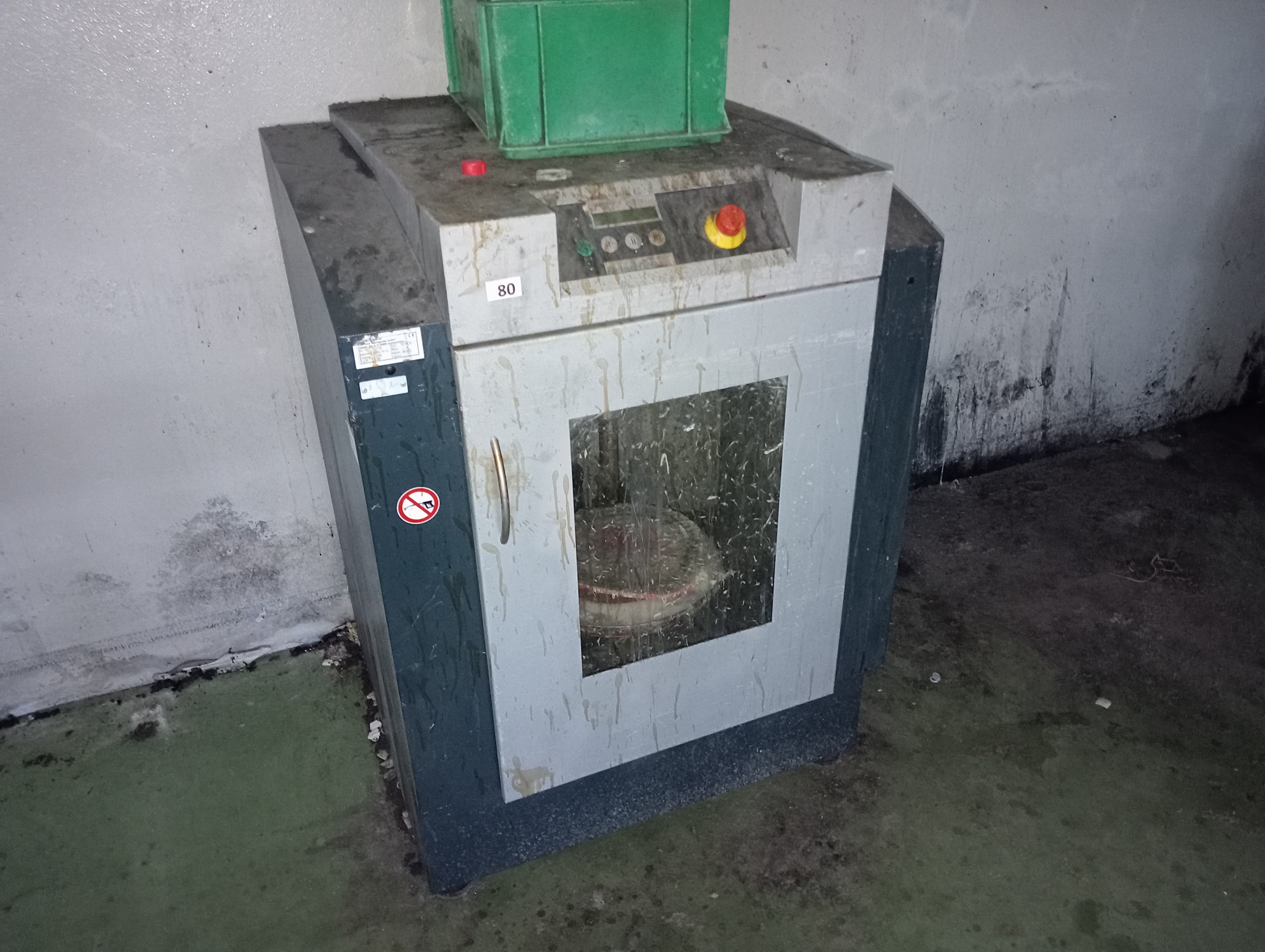 Máquina de agitar latas