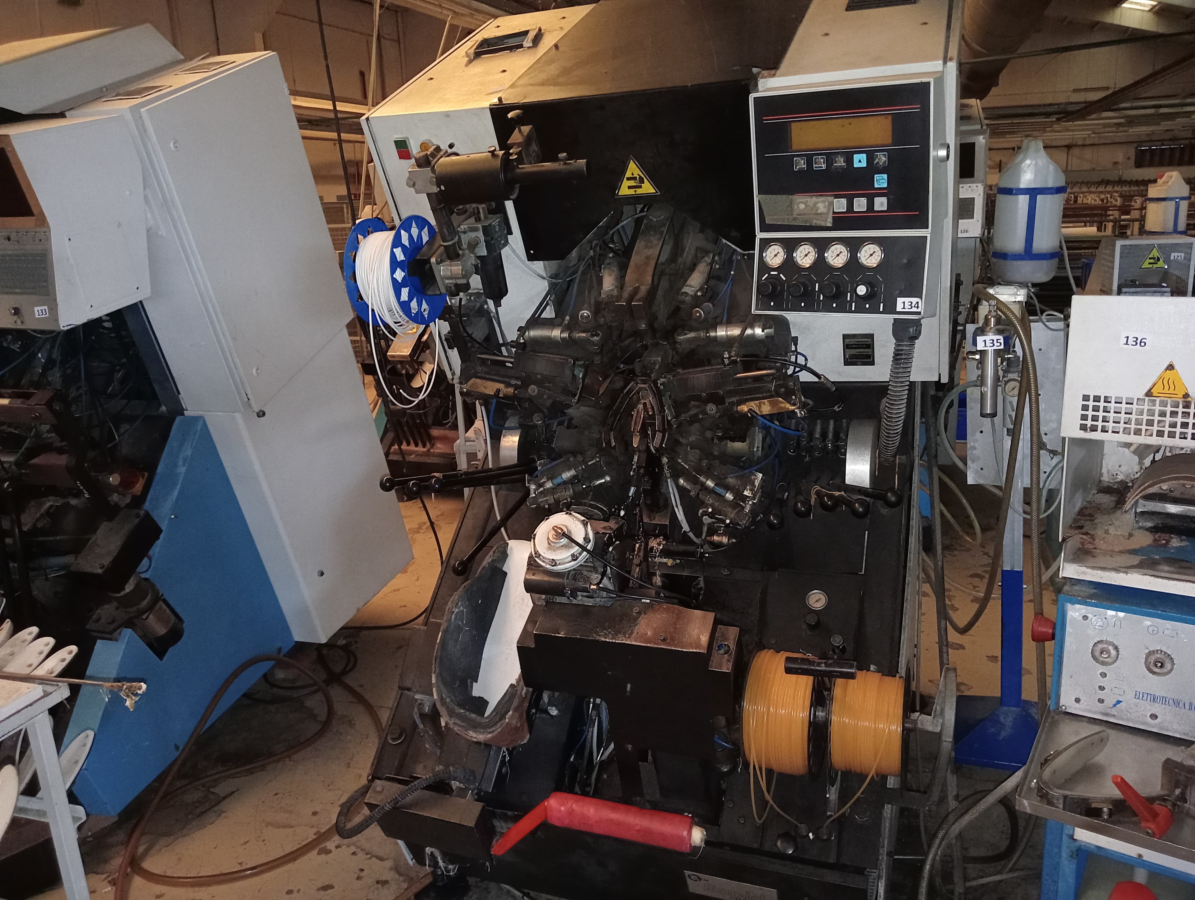 Máquina de Montar Bicos
