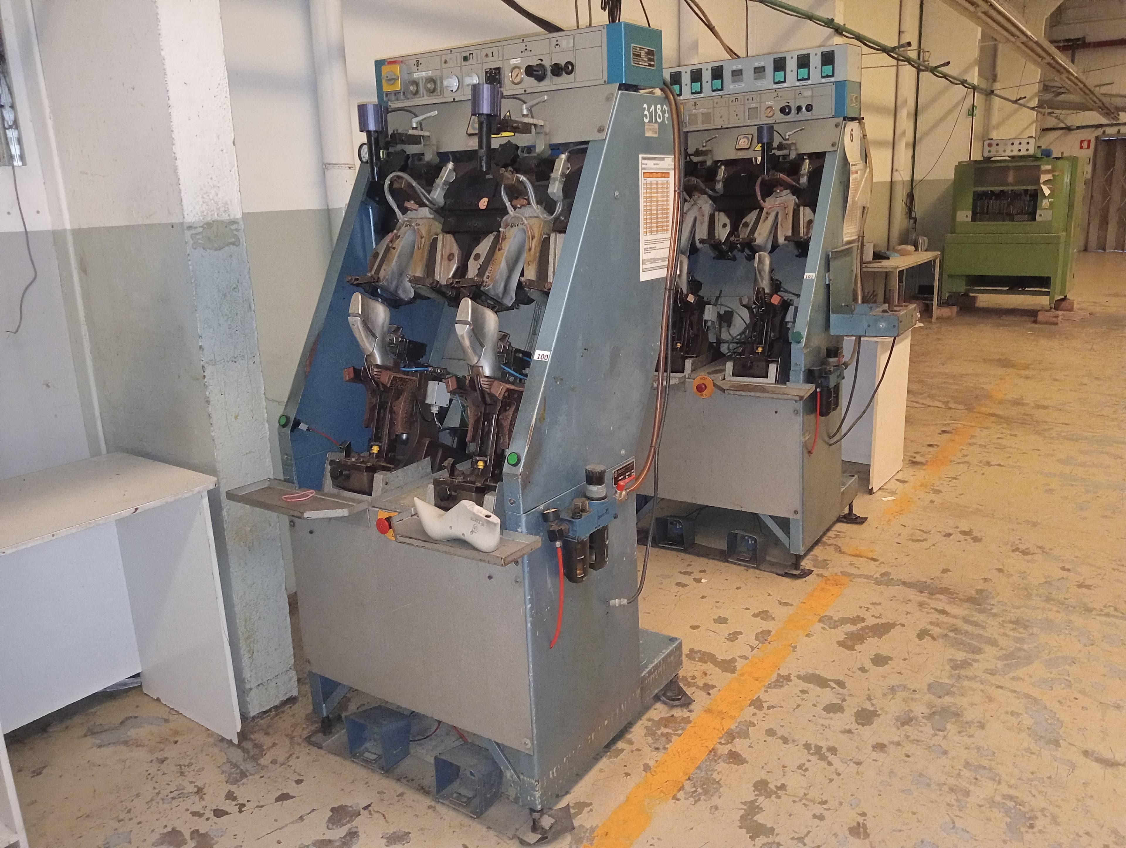 Máquina de moldar contrafortes