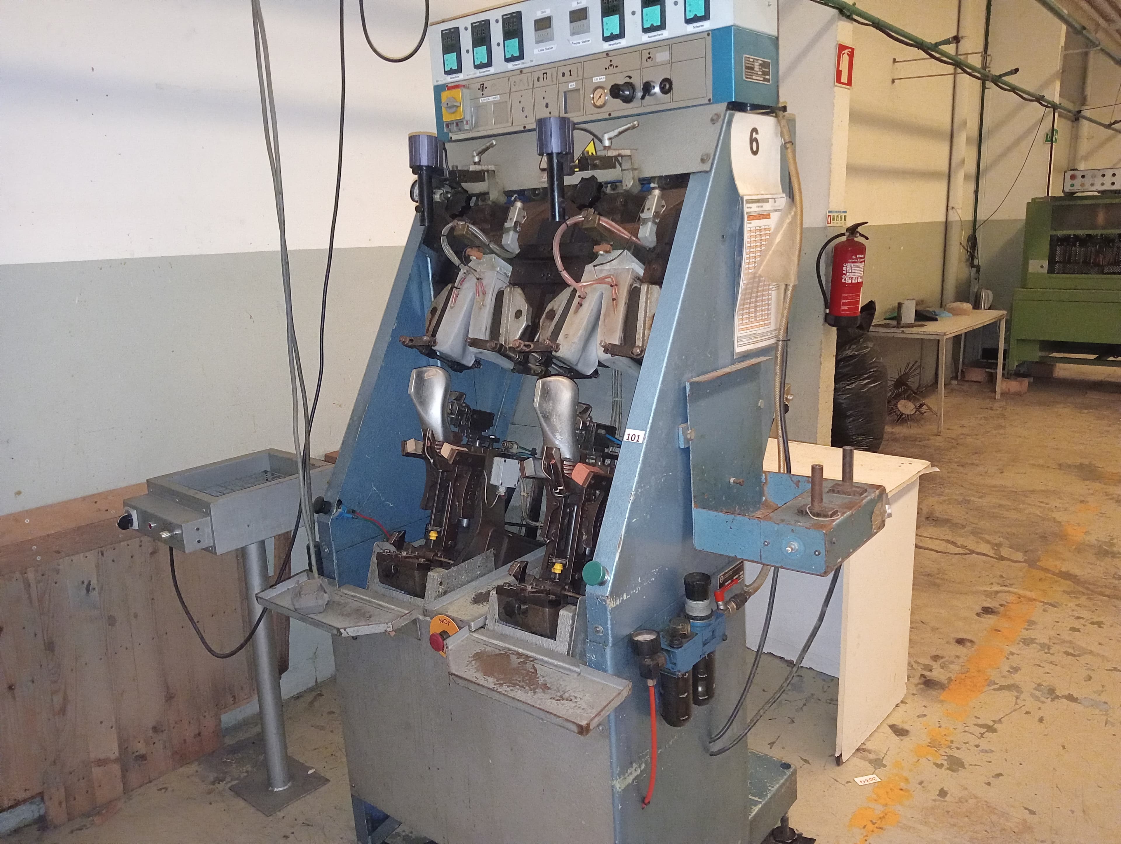 Máquina de moldar contrafortes