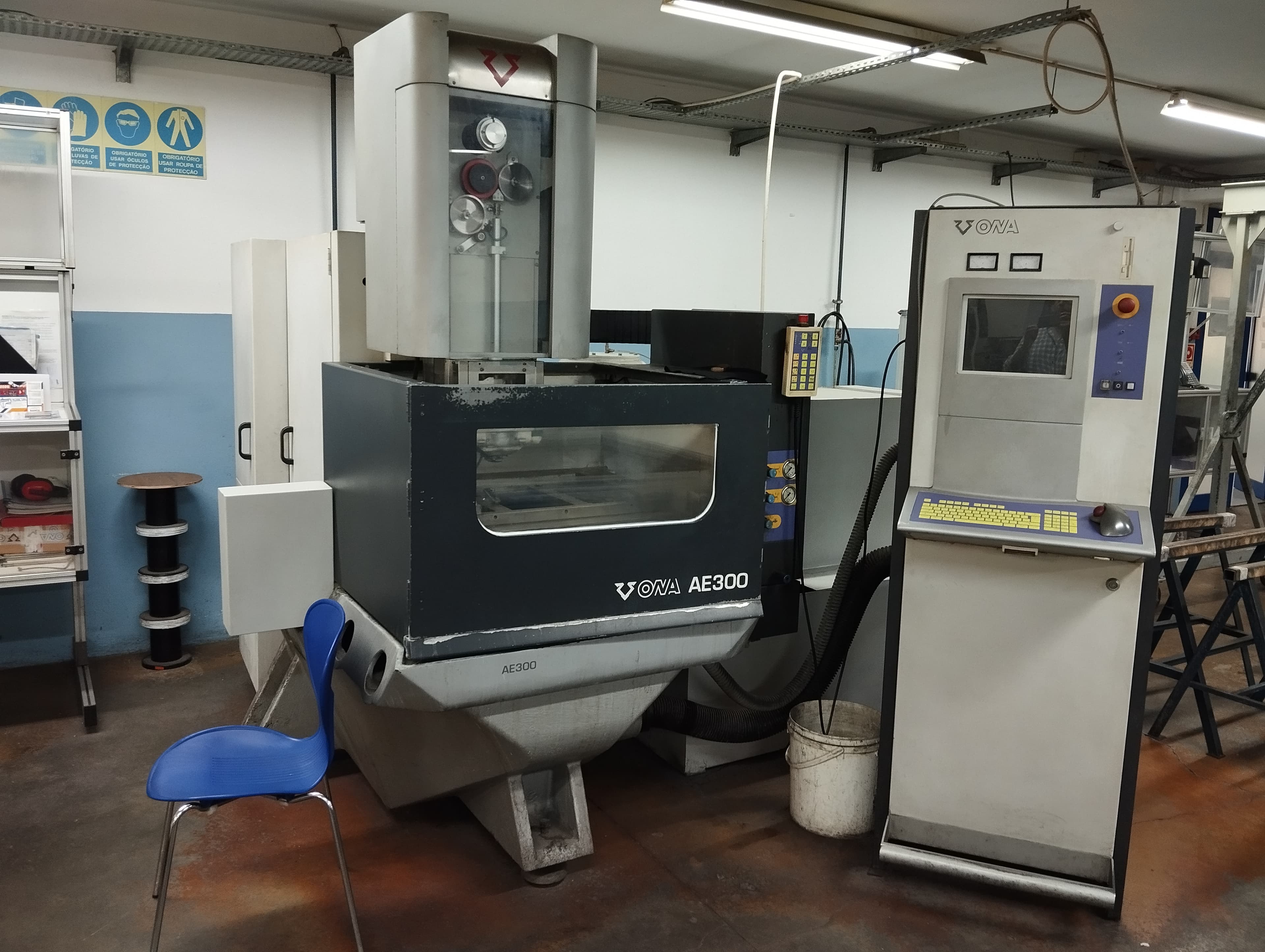 Máquina de erosão por fio