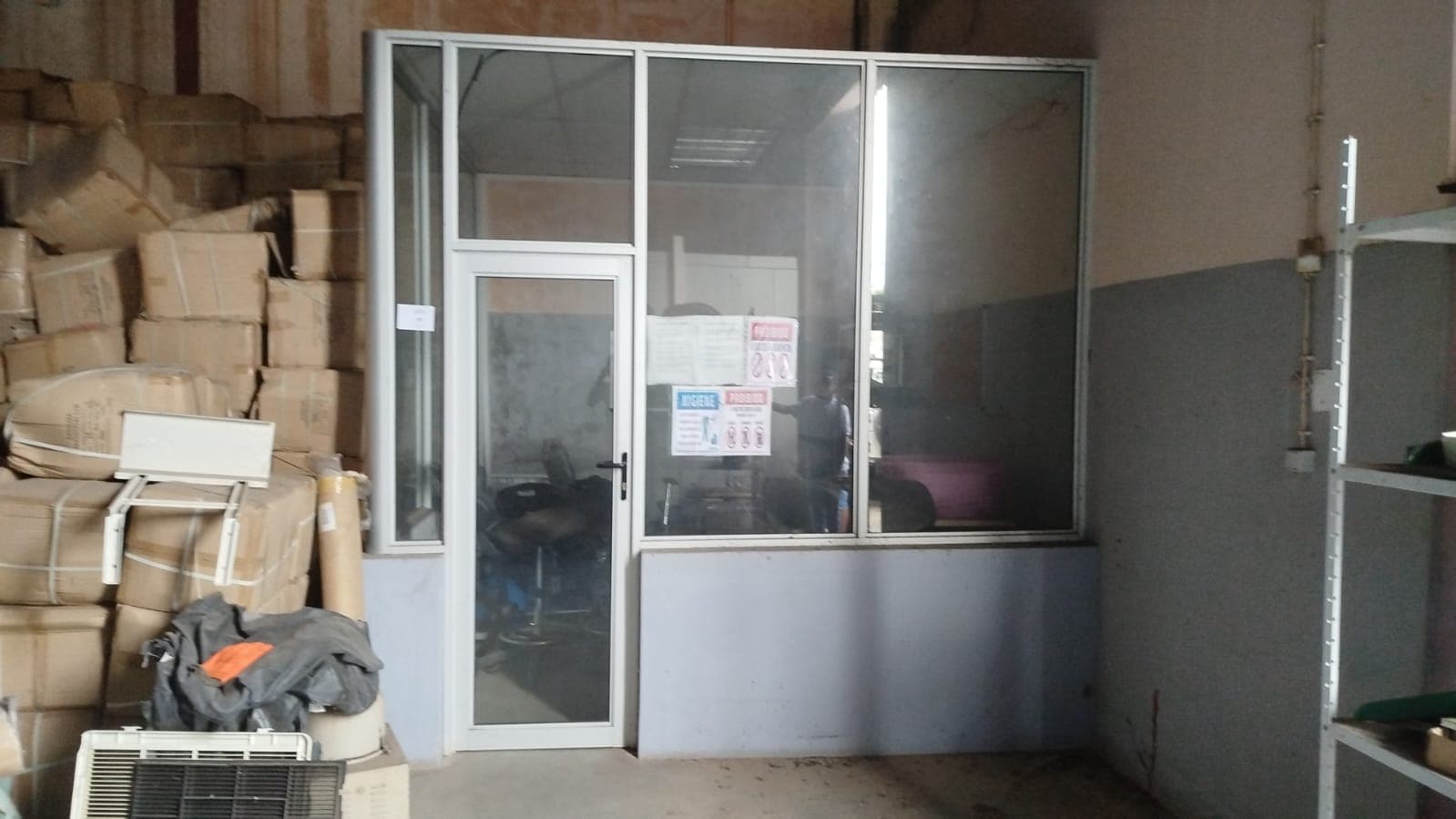 Estrutura de aluminio e  vidro