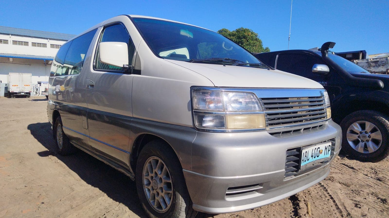 Nissan Elgrand 2,90m - 2000