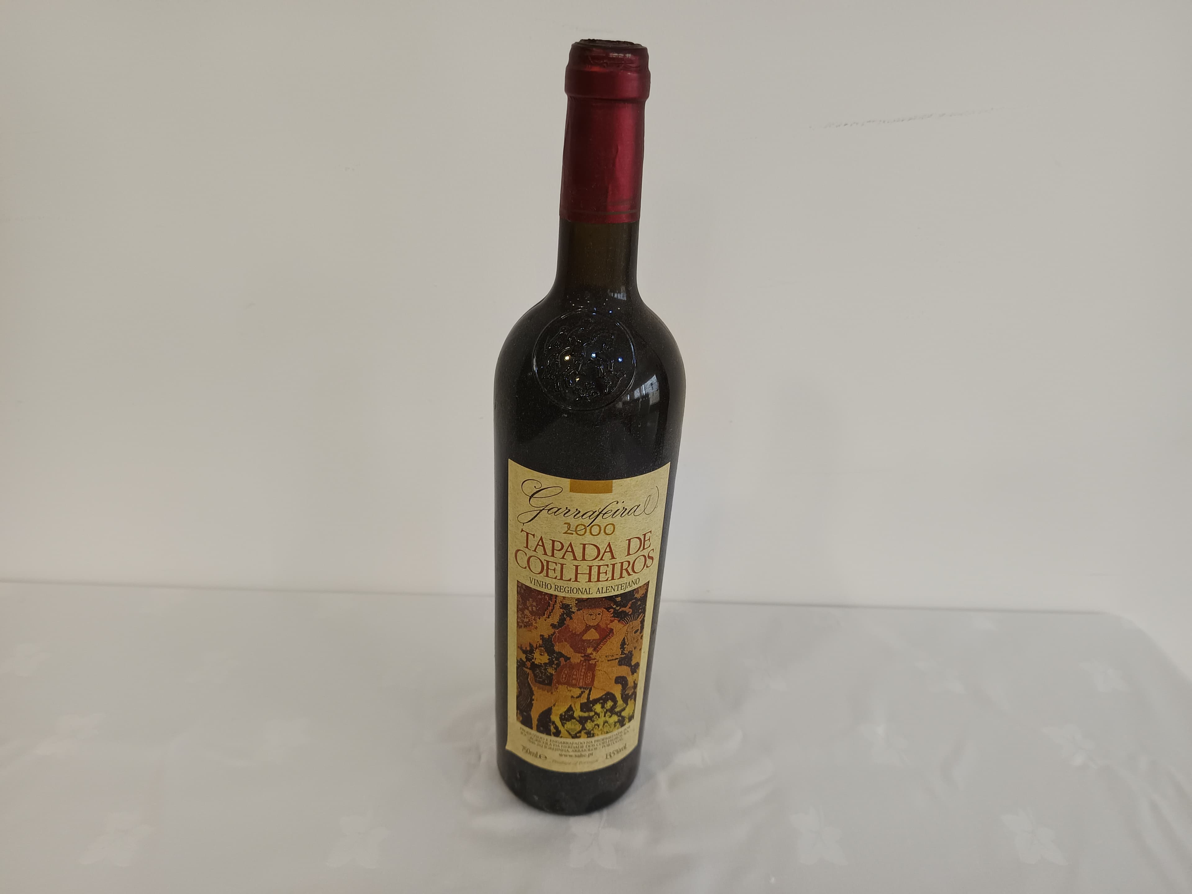Garrafa de vinho tinto Garrafeira Tapada de Coelheiros 2000
