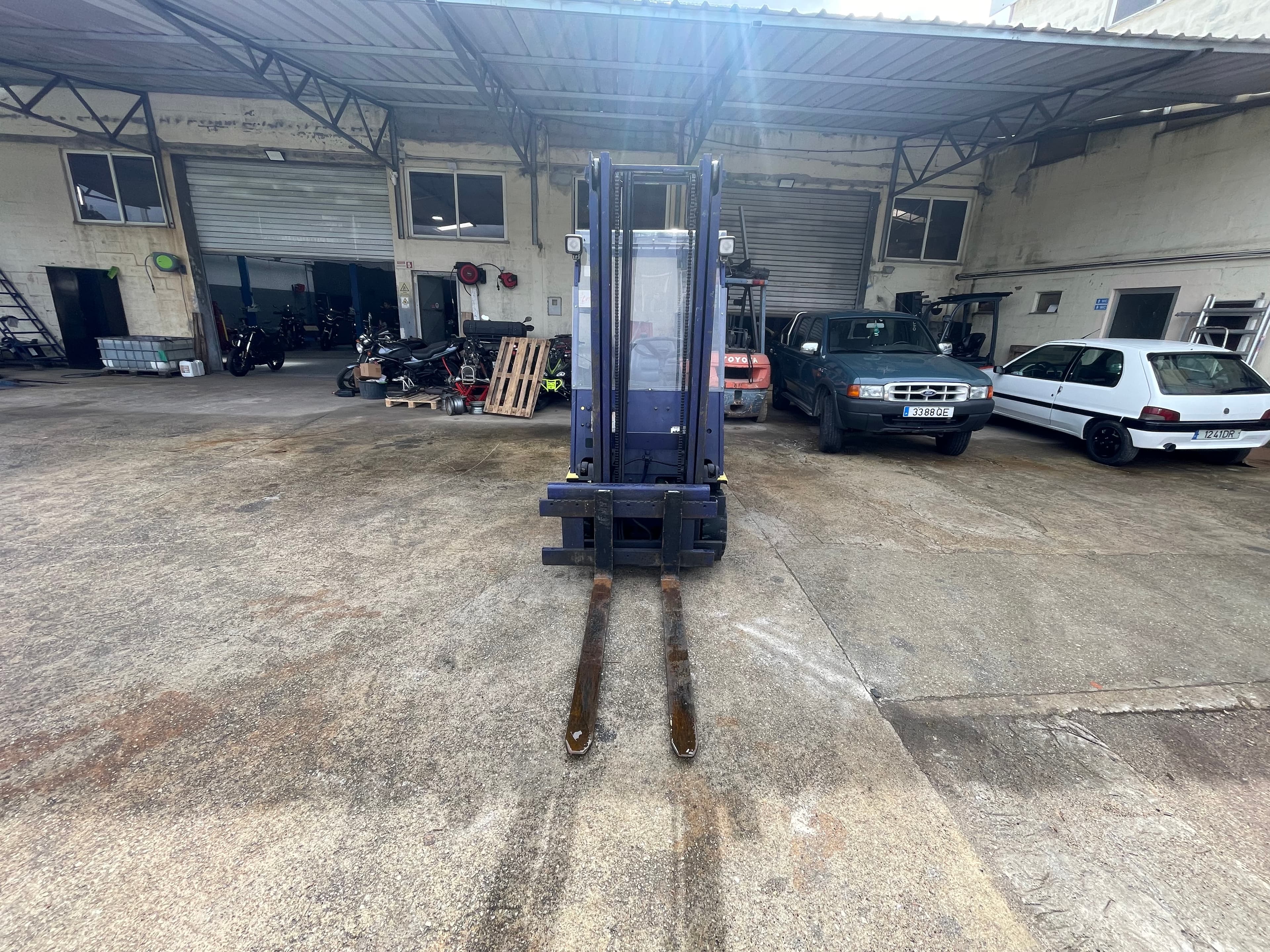Empilhador elétrico Komatsu