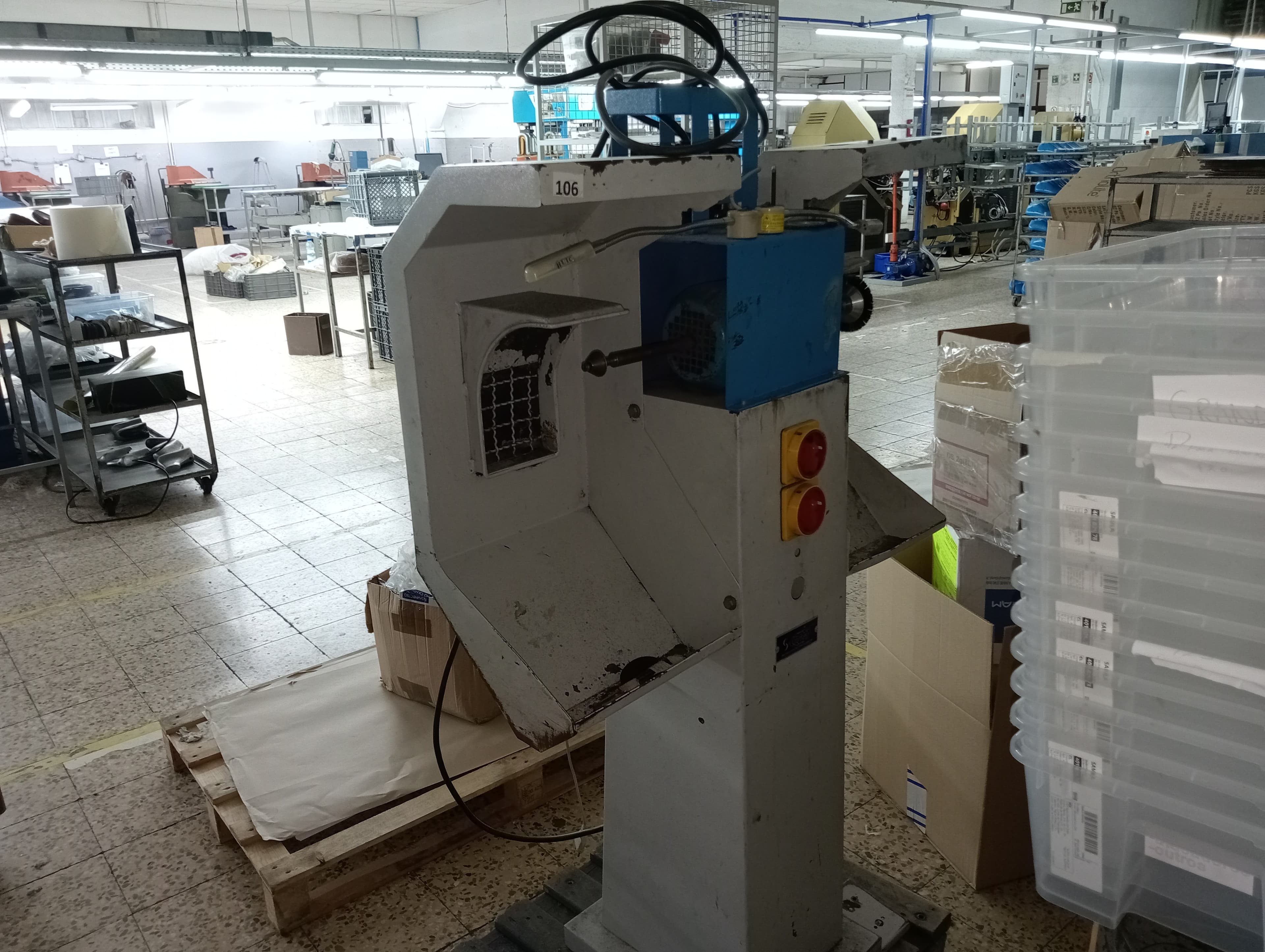 Máquina de tirar cola