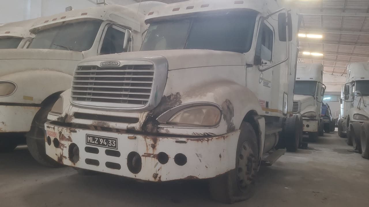 FREIGHTLINER CL120645T - 2001