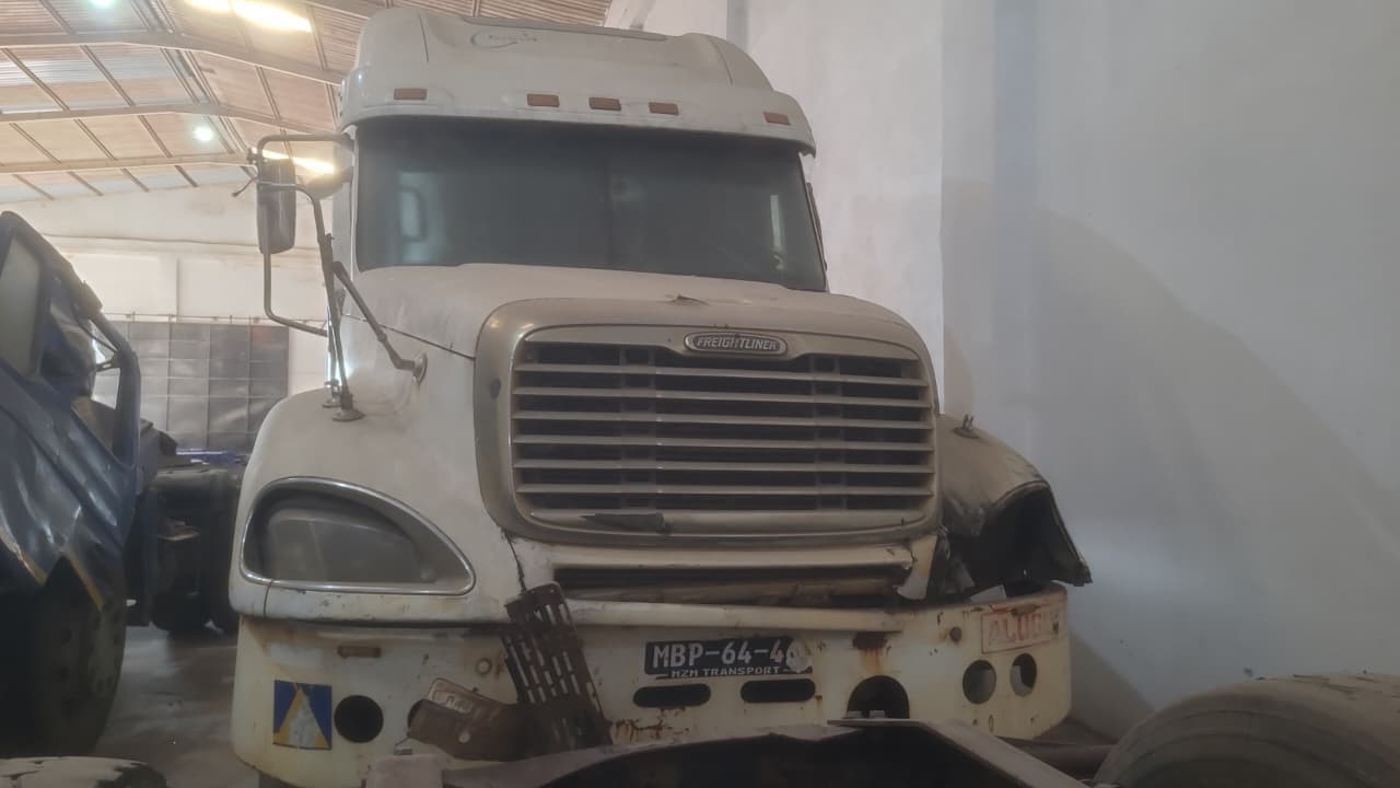 FREIGHTLINER Linea Columbia CLO - 2004
