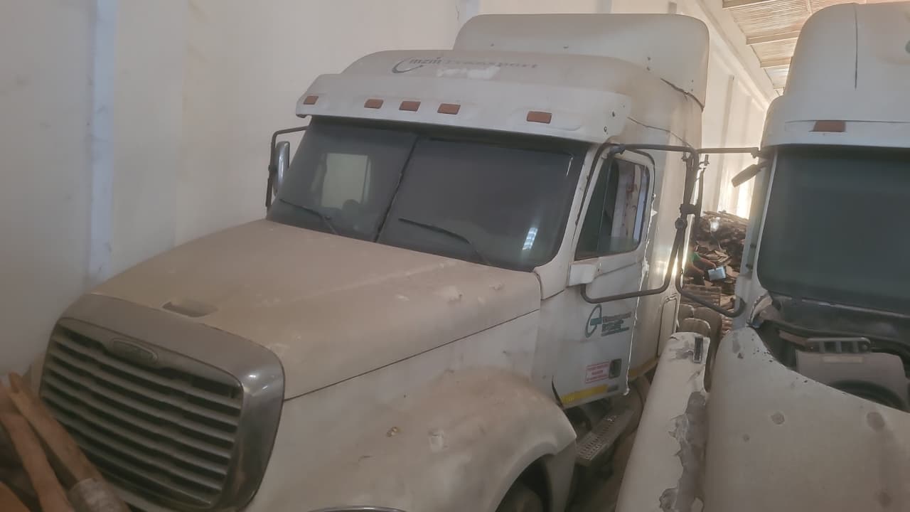 FREIGHTLINER CL120645T - 2004