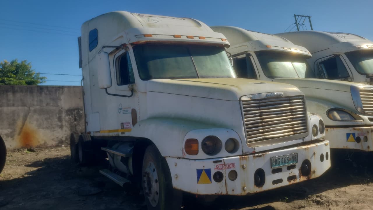FREIGHTLINER Right - 2004