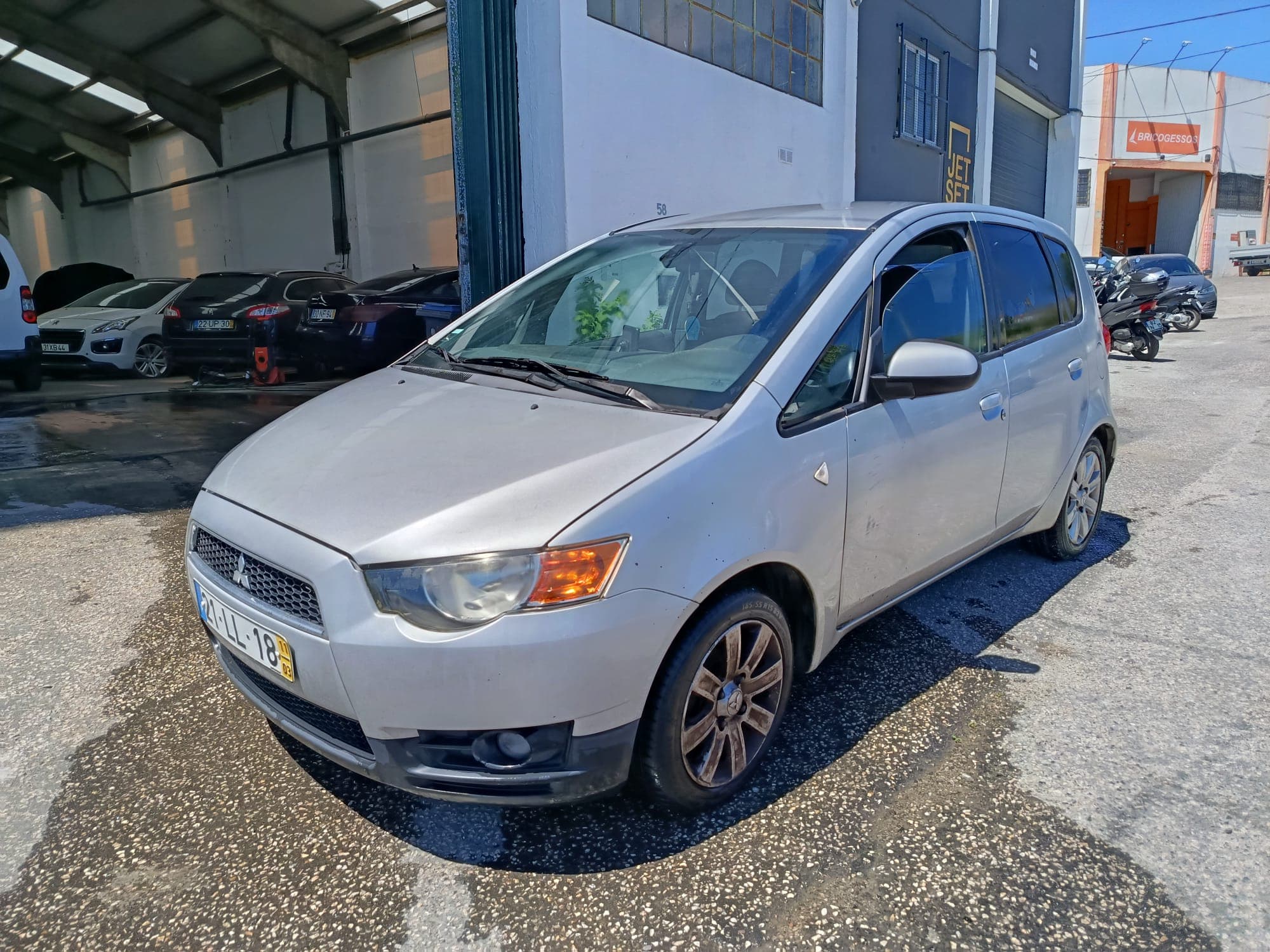 Mitsubishi Colt · Ano 2011