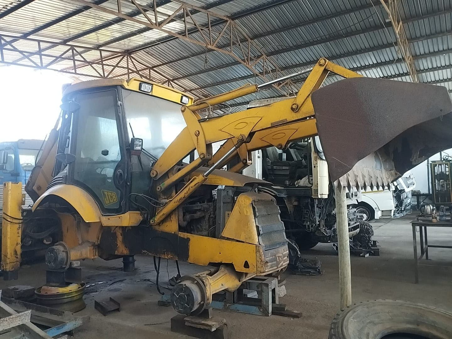 Retroescavadora - JCB