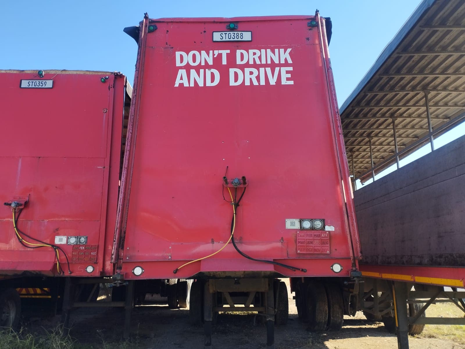 Semirreboque - Henred/Frufhuf double axle tautliner