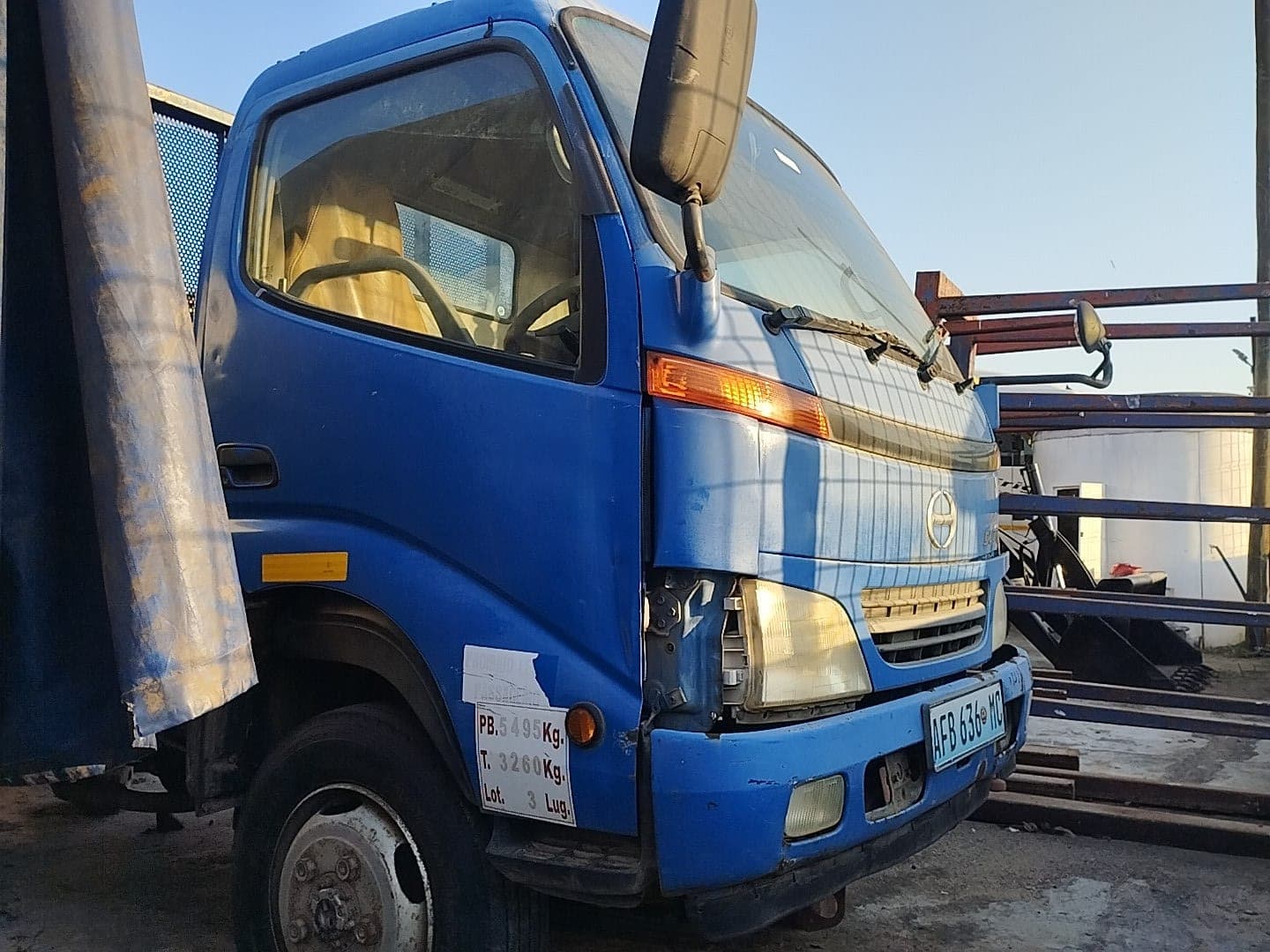 Veículo ligeiro - Hino/Dutro 4X4