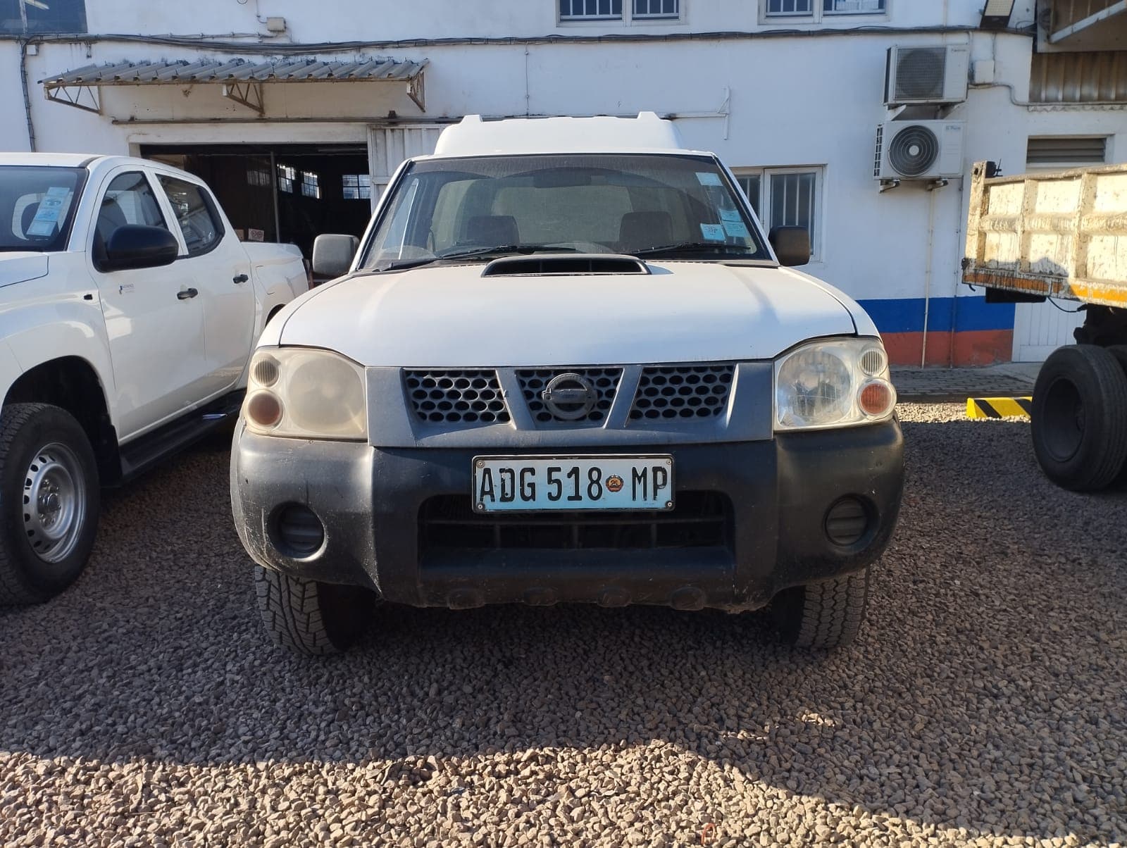 NISSAN HARDBODY - 2011