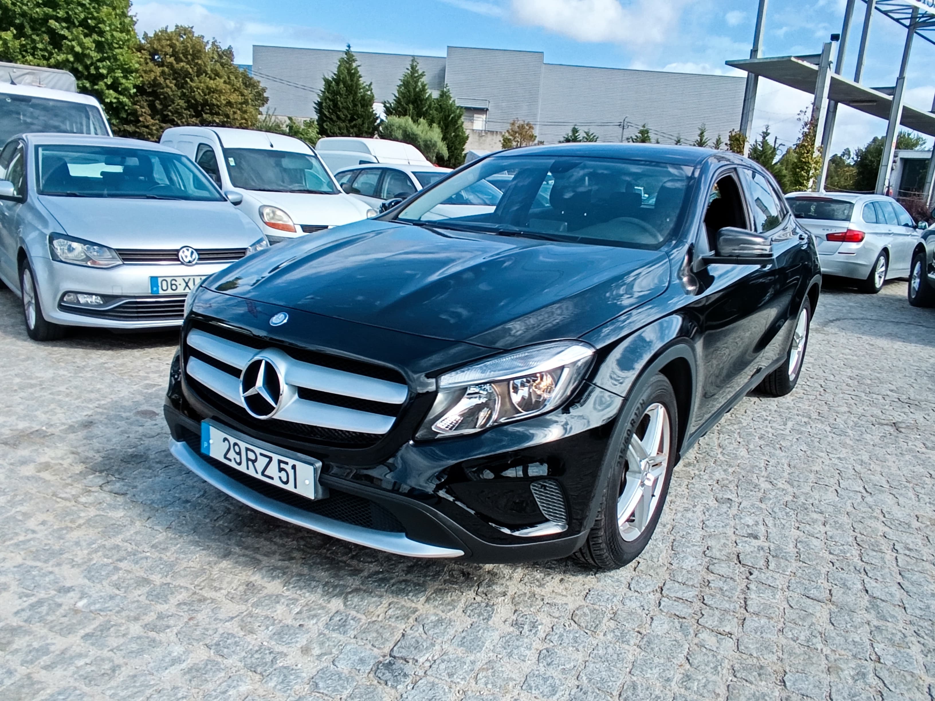 Mercedes-Benz GLA 180 CDI · Ano 2015