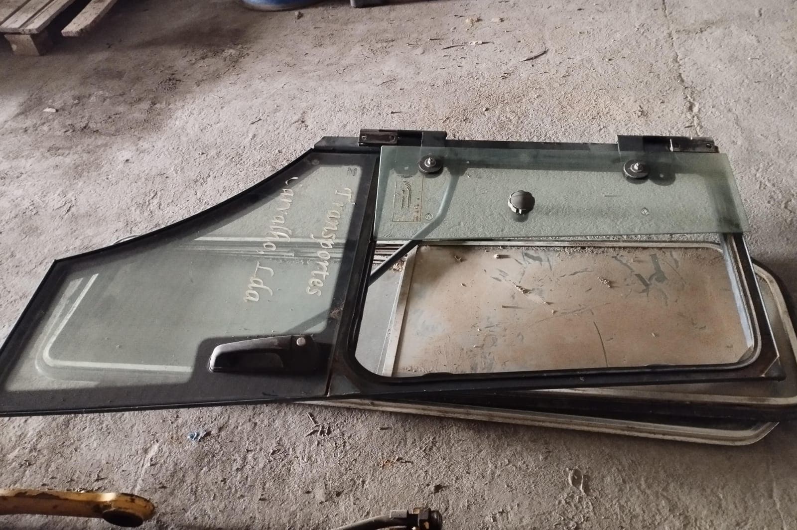 Portas de retroescavadeira