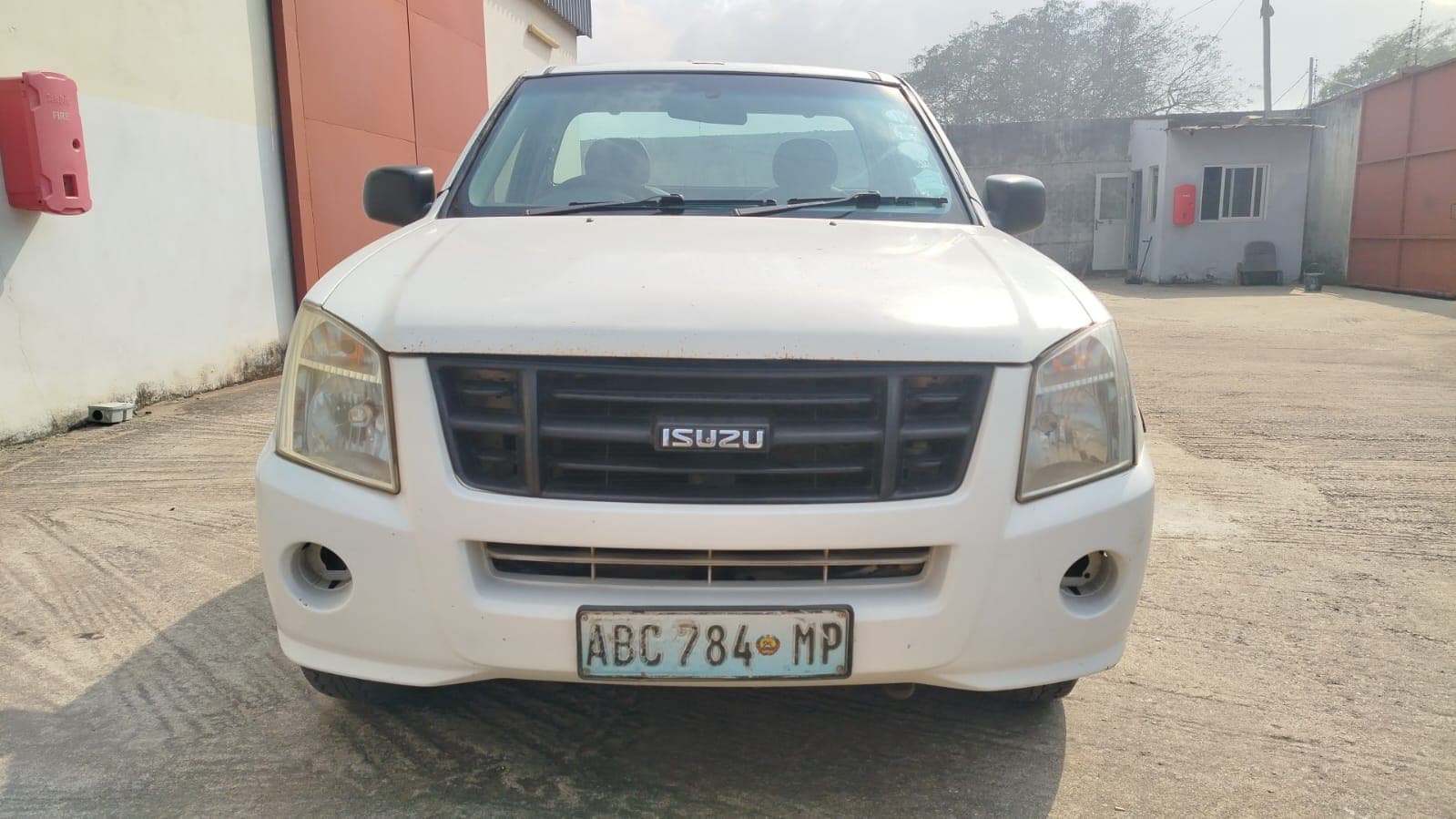 Isuzu KB250D_3,050m - 2011