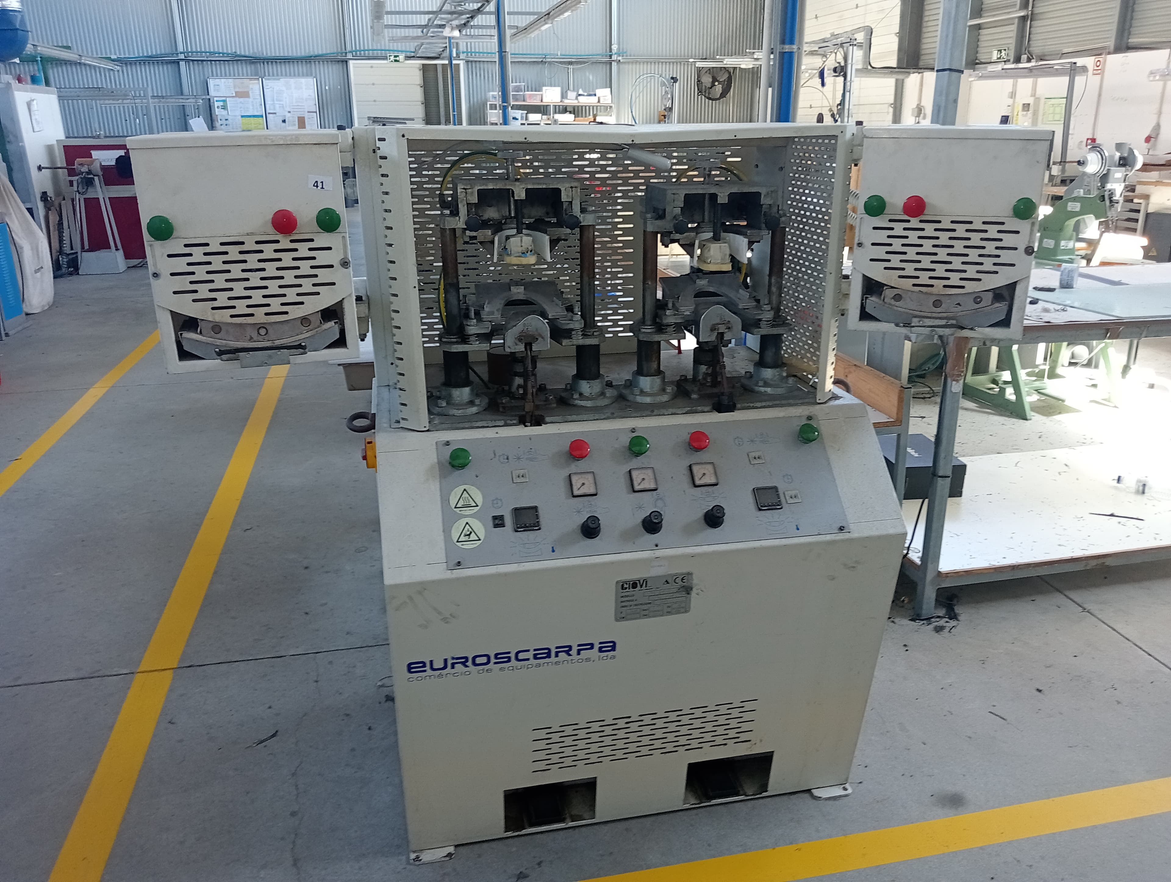 Máquina de Moldar Testeiras