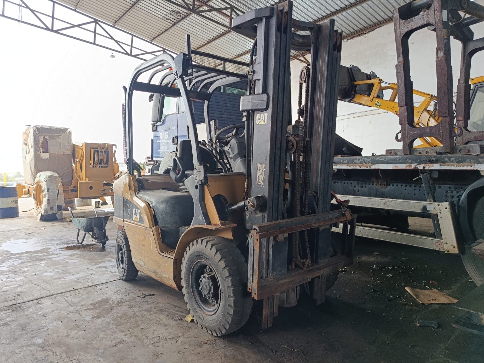 Empilhadeira - Caterpillar, 2.5T