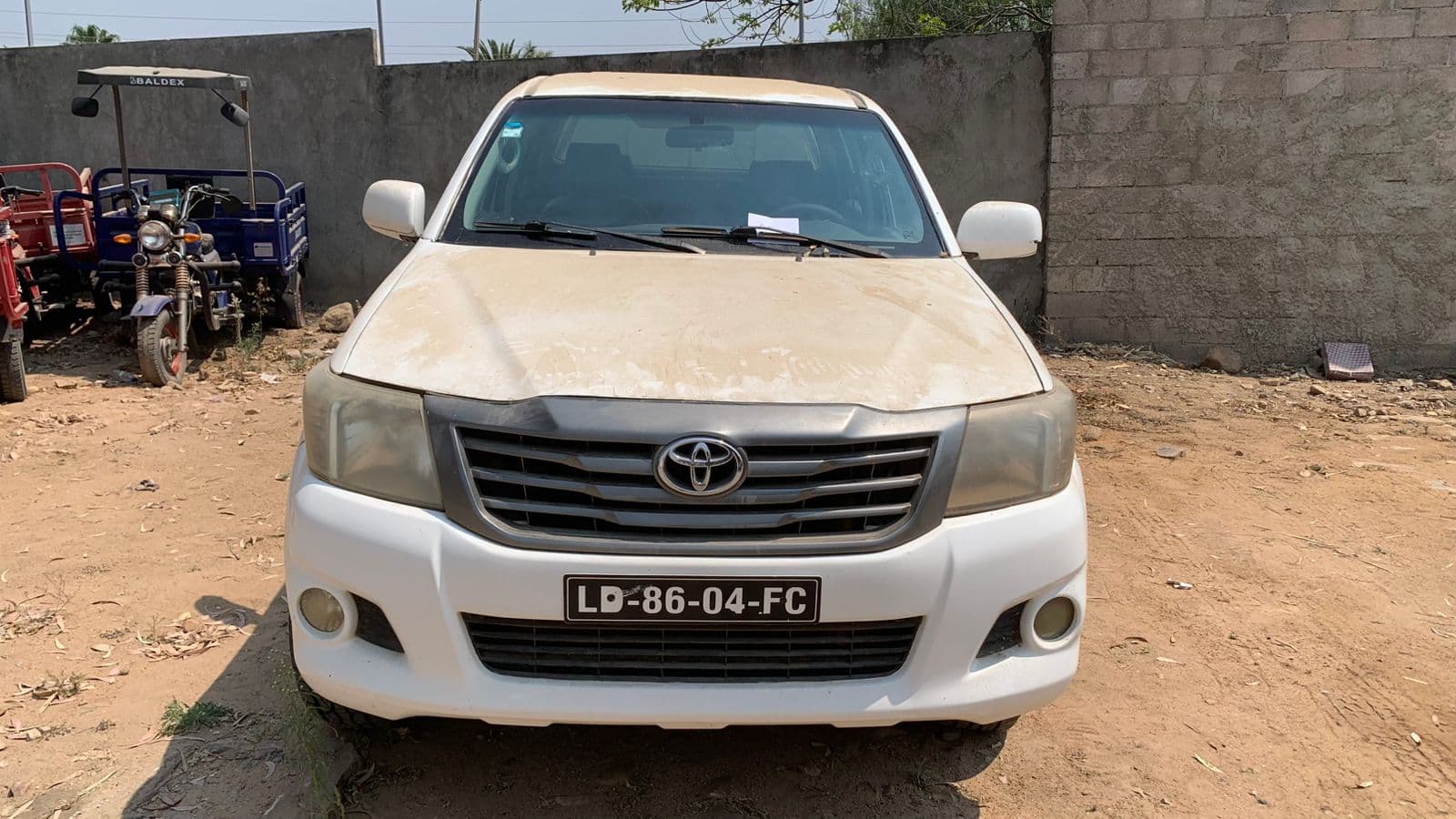 TOYOTA HILUX