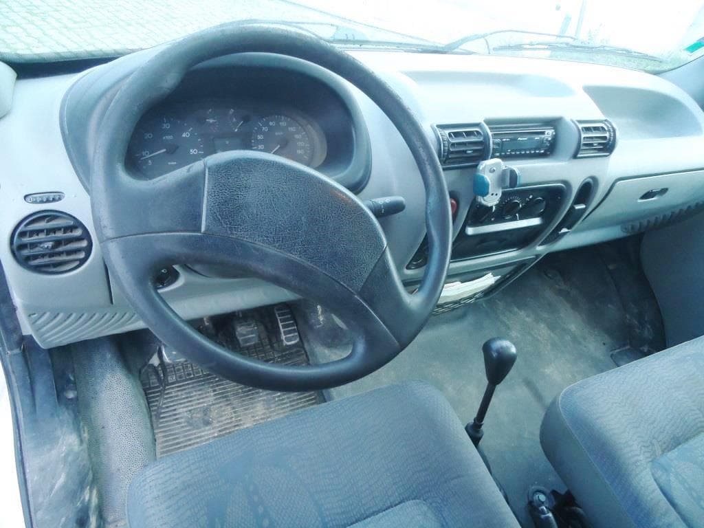 Nissan Interstar DCI · Ano 2003 — image 4