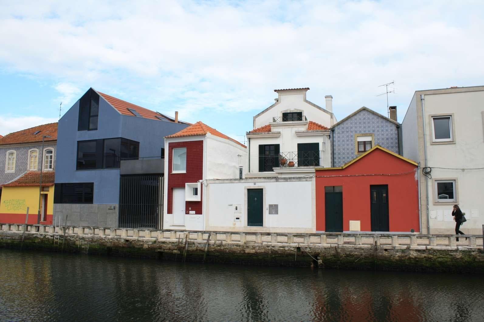 IMOVEL - Prédio Urbano - Composto por casa de habitação de rés-do-chão, primeiro andar, sótão aproveitado e p ... · Aveiro — image 2