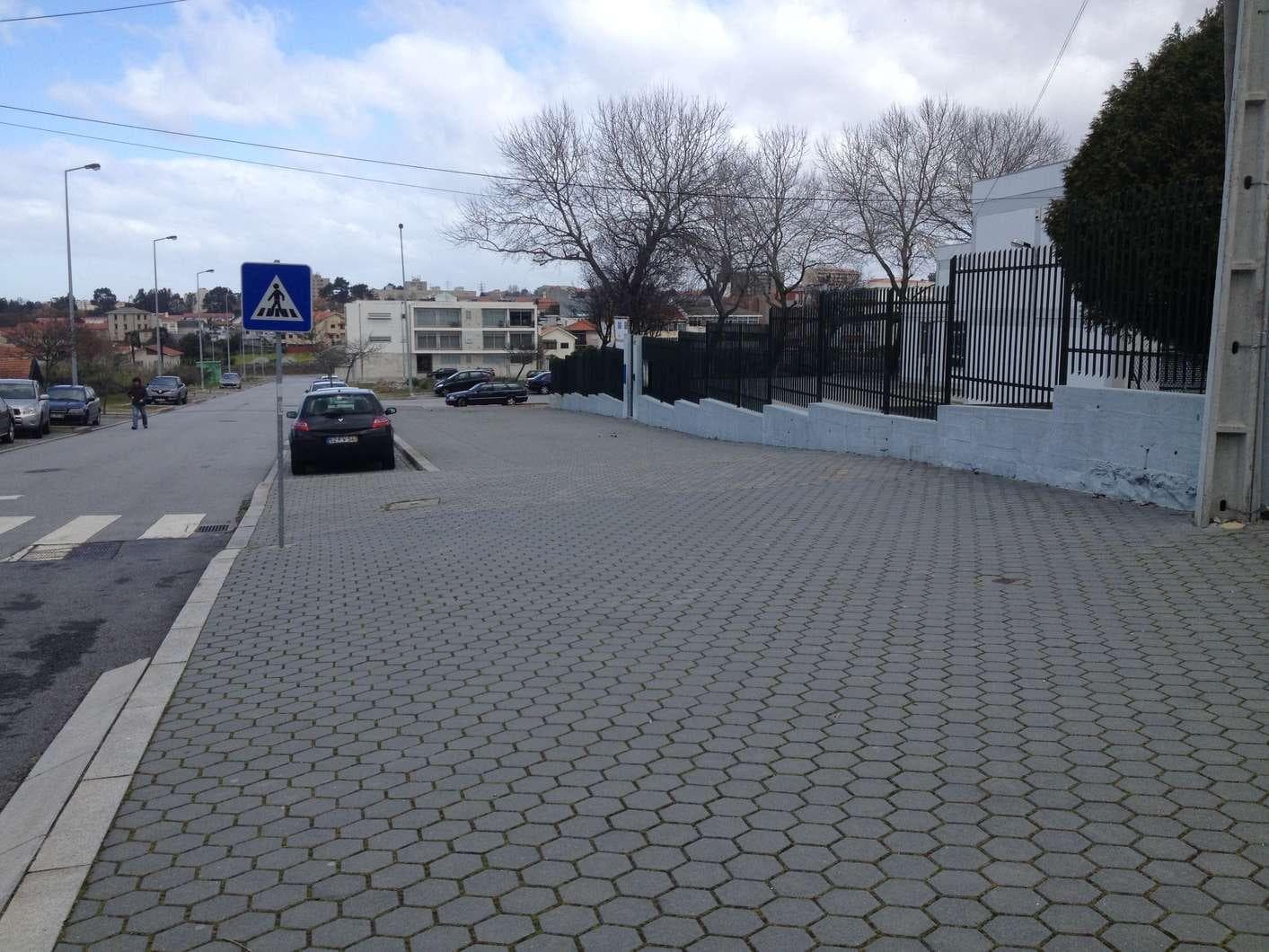 IMOVEL - Prédio Urbano - Armazém para recolha de materiais de 1 pavimento com 370m2. Sito em Lugar do Maninho ... — image 1