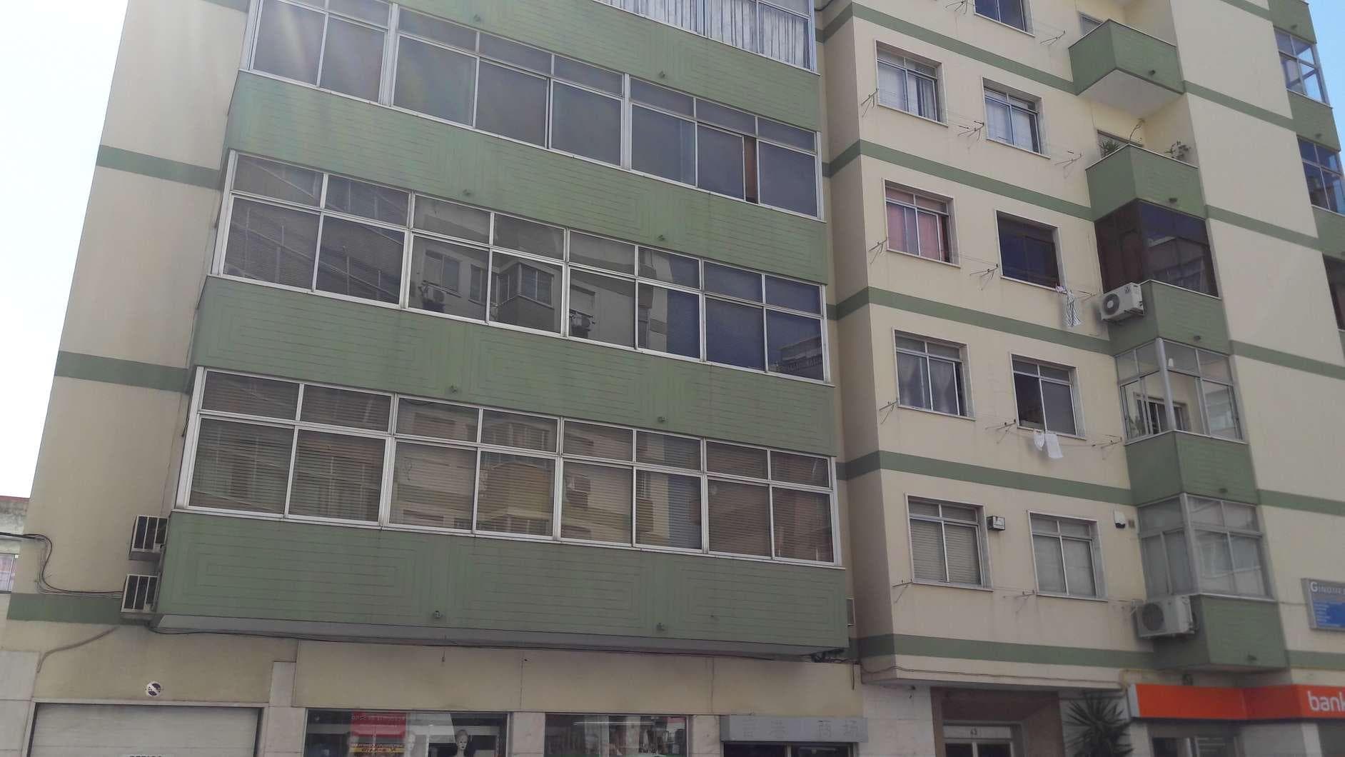 IMOVEL - Prédio Urbano - Fração Autónoma "J" - Habitação com 90m2 no terceiro andar A, com estacionamento na ... — imagen 1