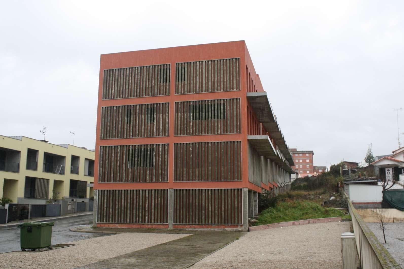 LOTE ÚNICO · Edifício com Apartamentos + Garagens — imagem 3