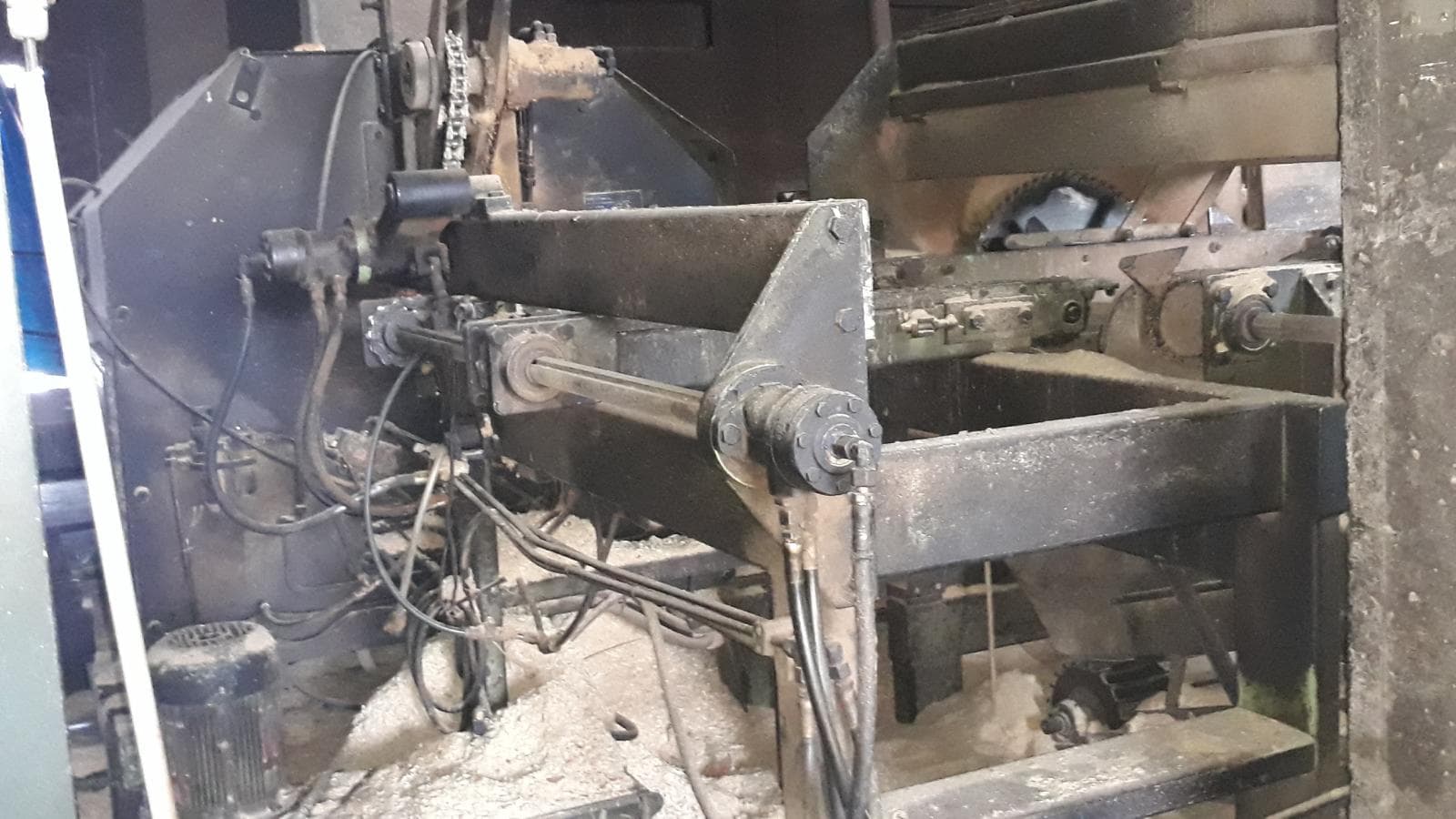 Alinhadeira de costaneiros + Retostadeira + Multiserra + Tanque de banhos malotes — image 4